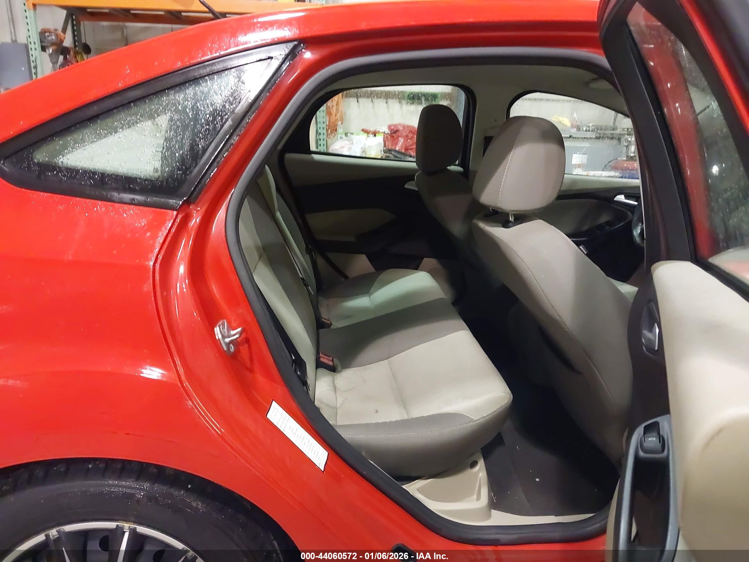 FORD FOCUS image 8