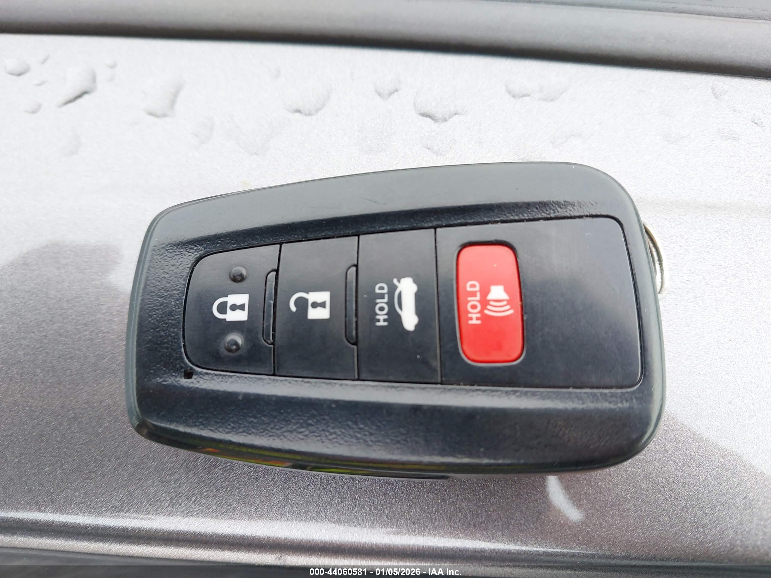 TOYOTA CAMRY image 11