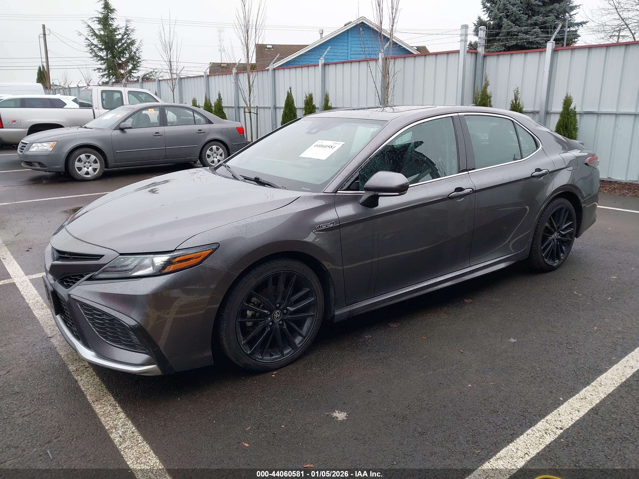 TOYOTA CAMRY image 2