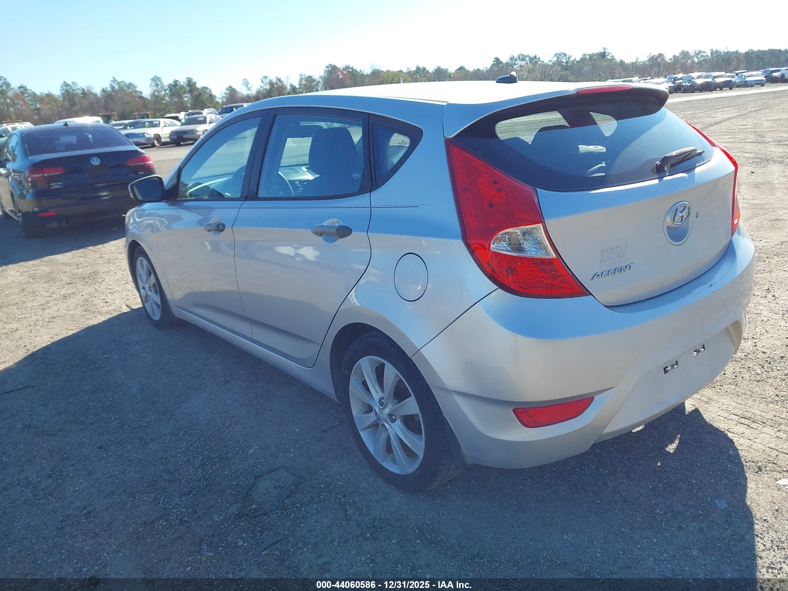 HYUNDAI ACCENT image 3