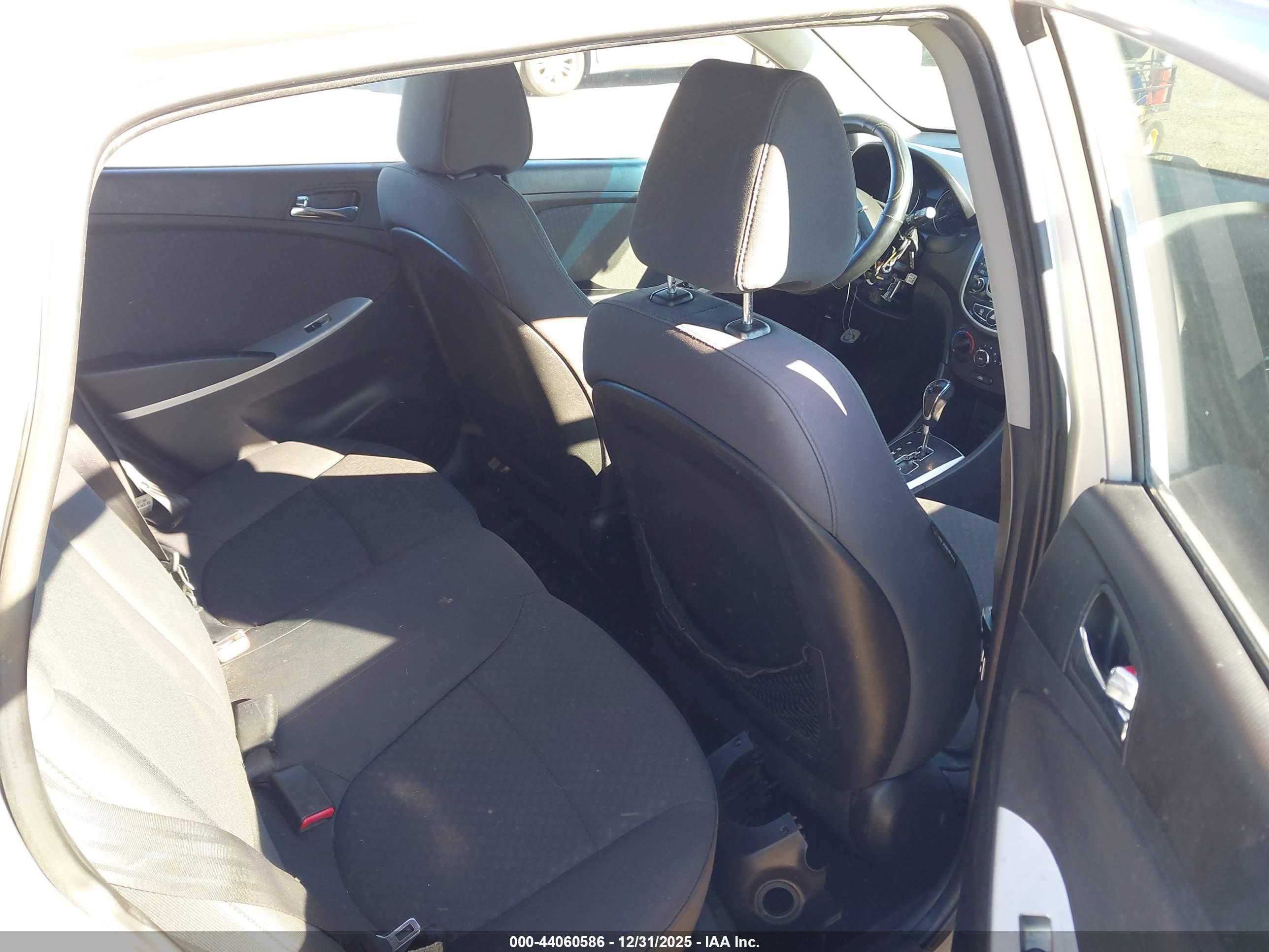 HYUNDAI ACCENT image 8