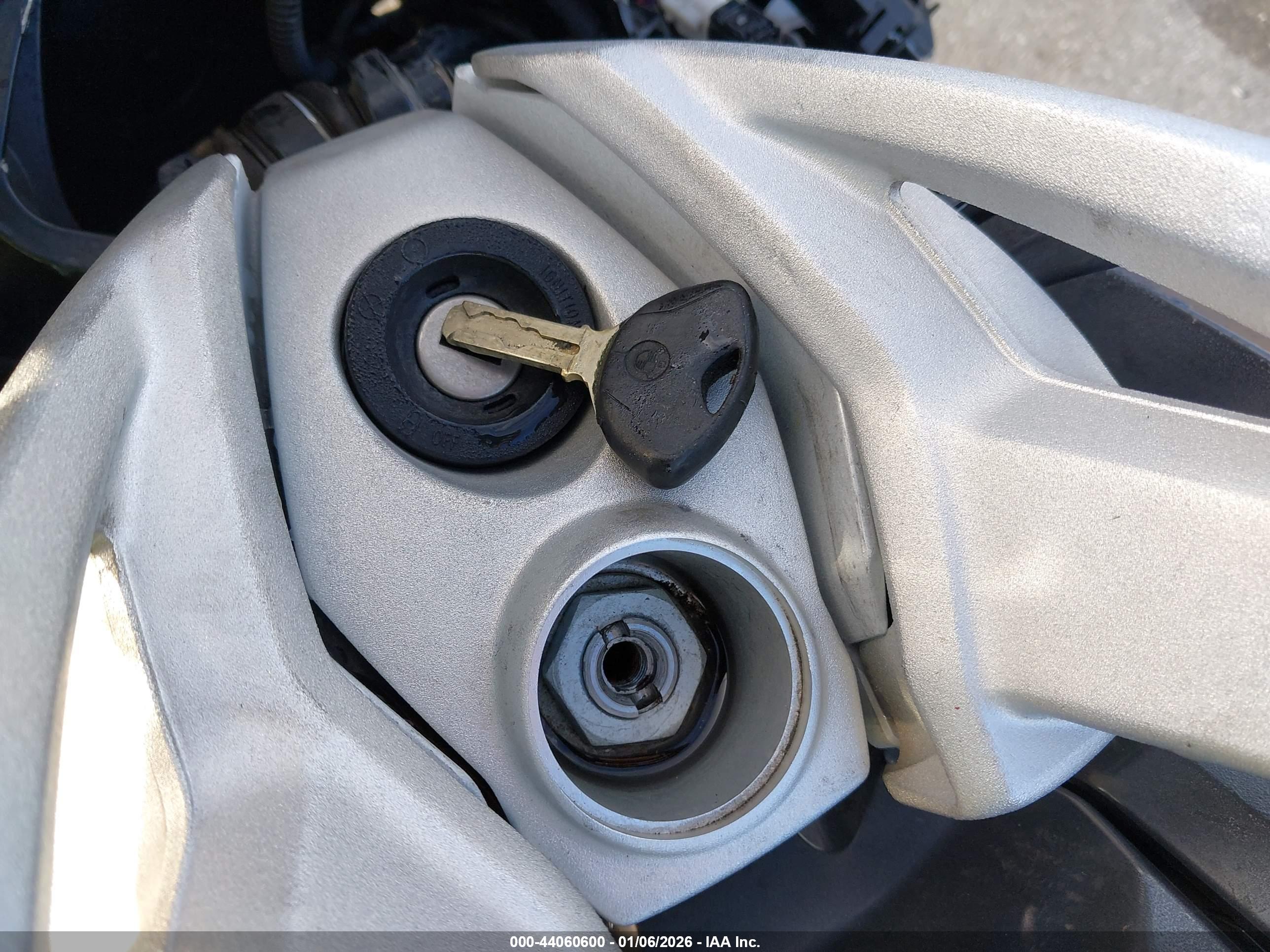 BMW K1600 image 11