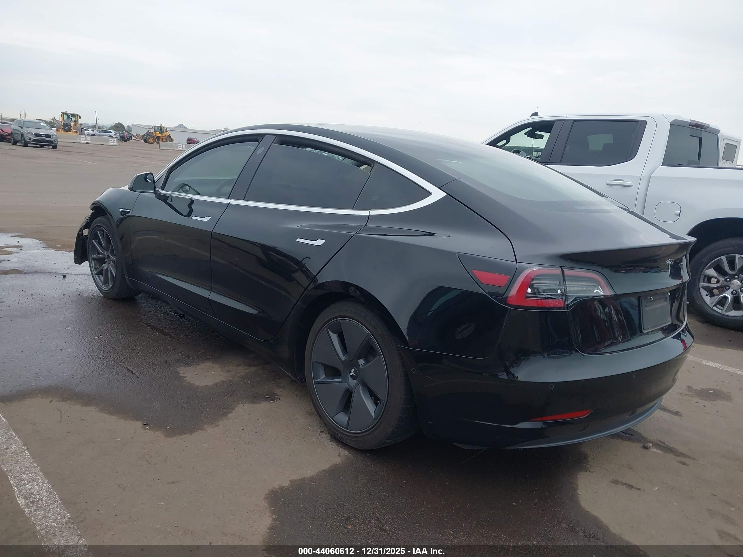 TESLA MODEL image 3