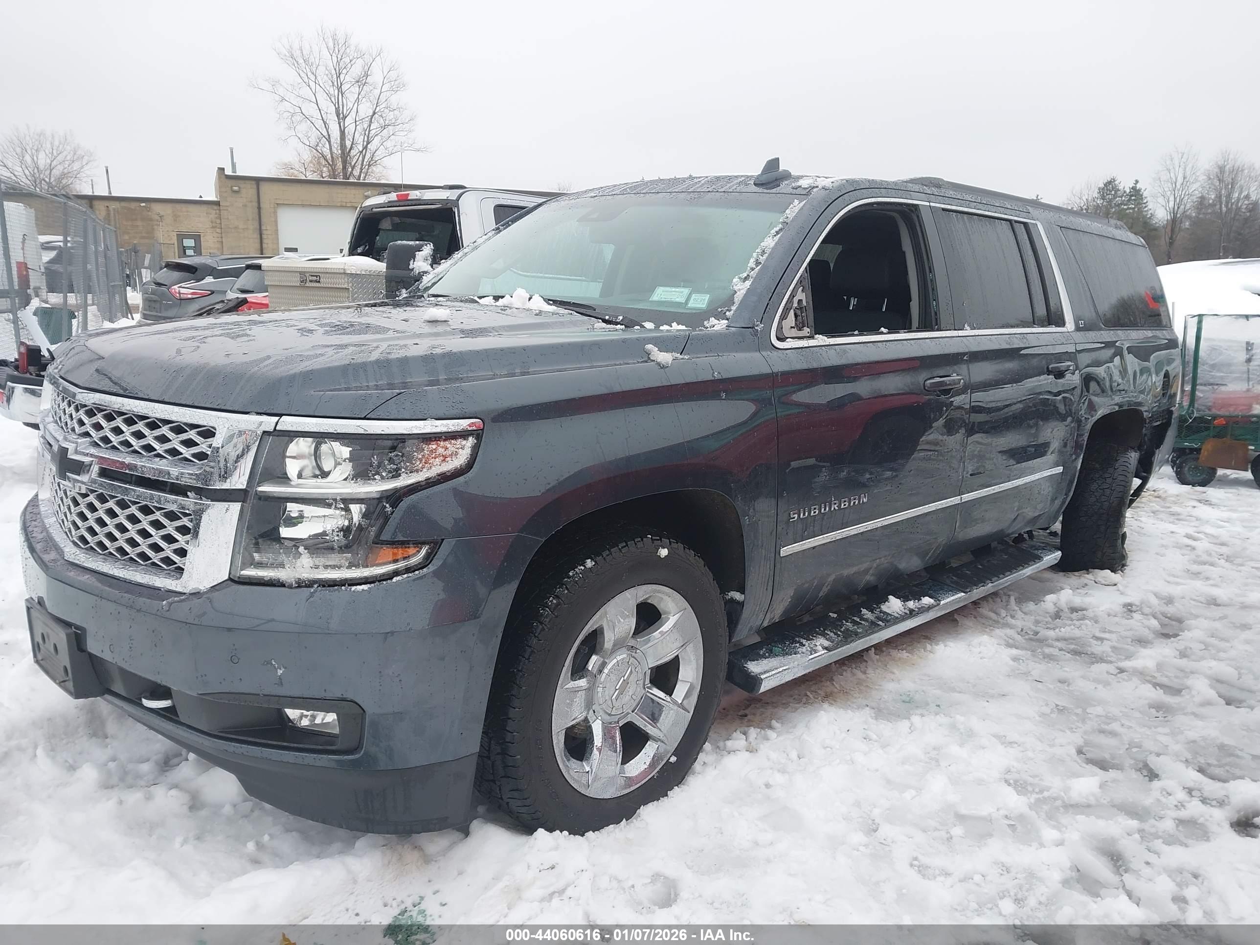 CHEVROLET SUBURBAN image 2