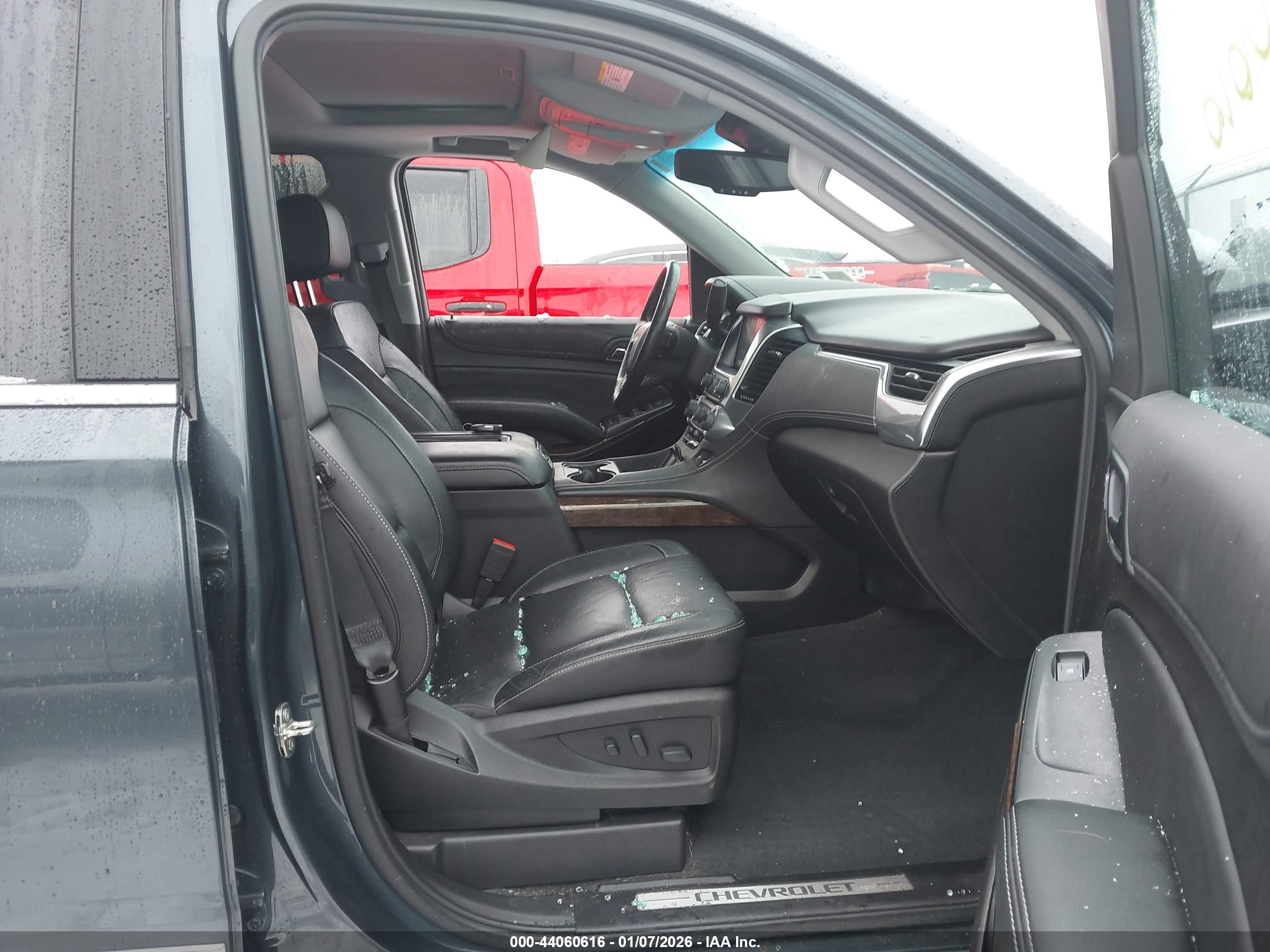 CHEVROLET SUBURBAN image 5