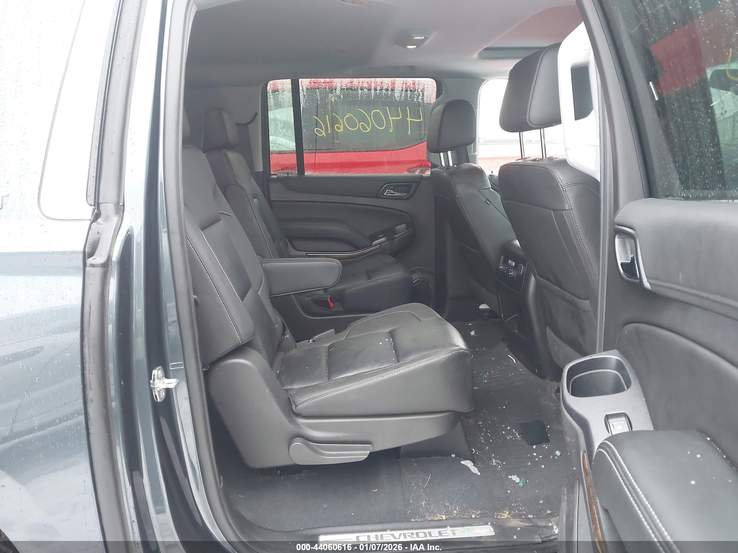 CHEVROLET SUBURBAN image 8