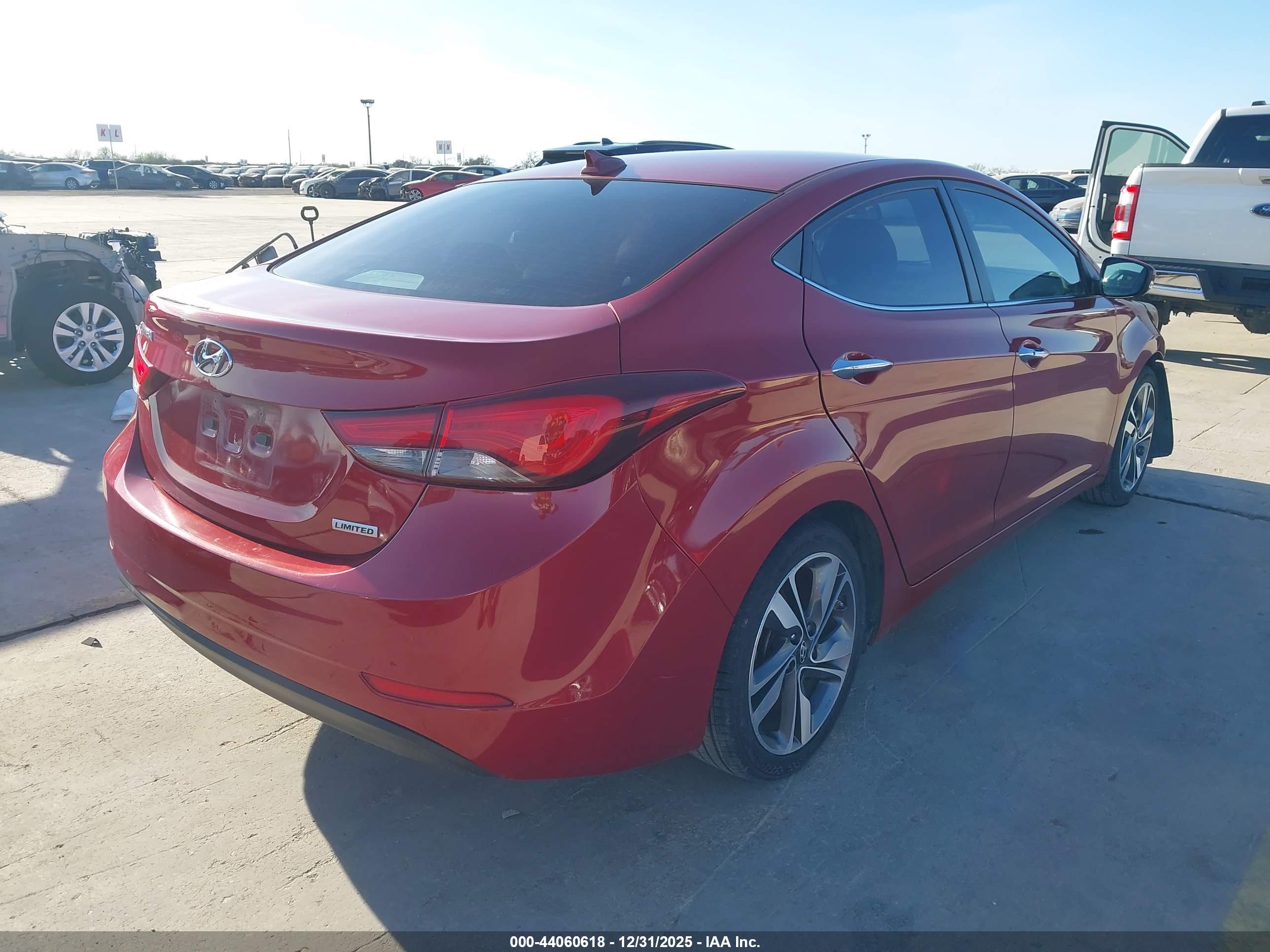 HYUNDAI ELANTRA image 4