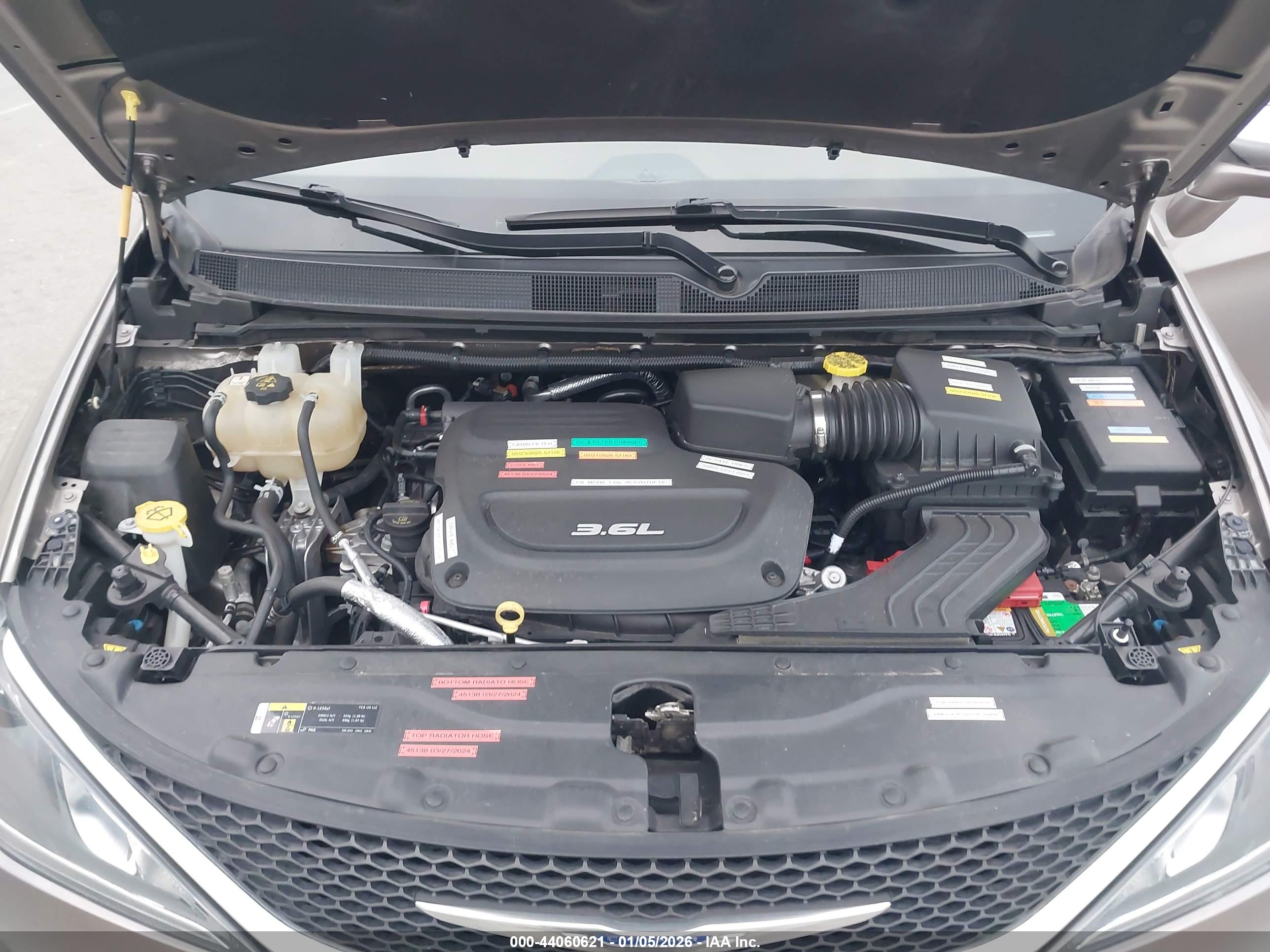 CHRYSLER PACIFICA image 10