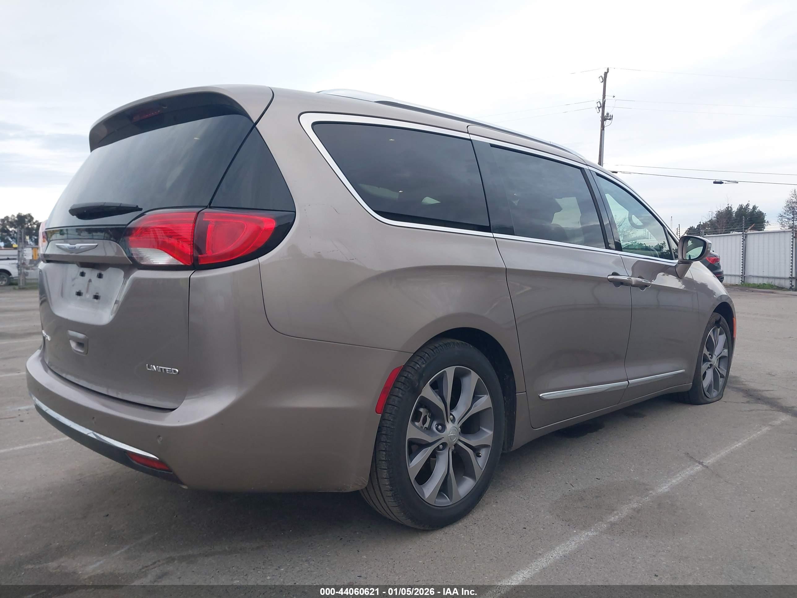 CHRYSLER PACIFICA image 4