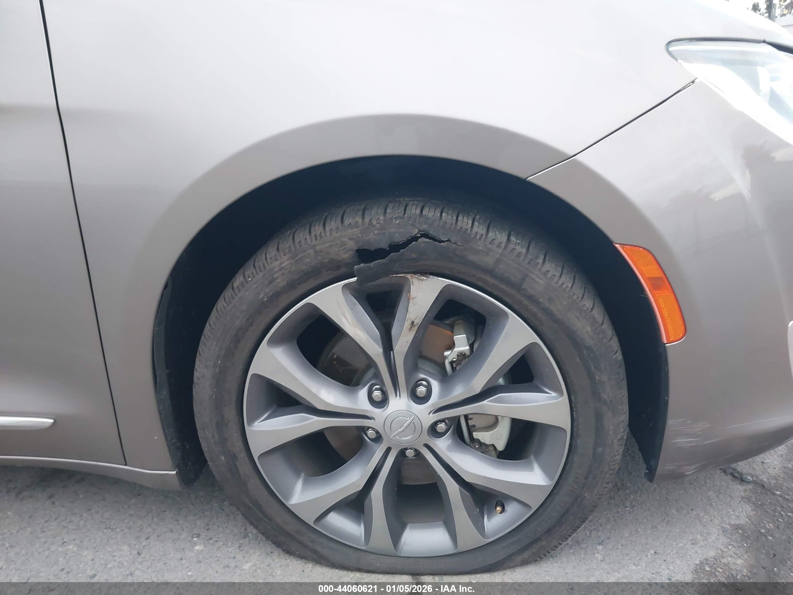 CHRYSLER PACIFICA image 6