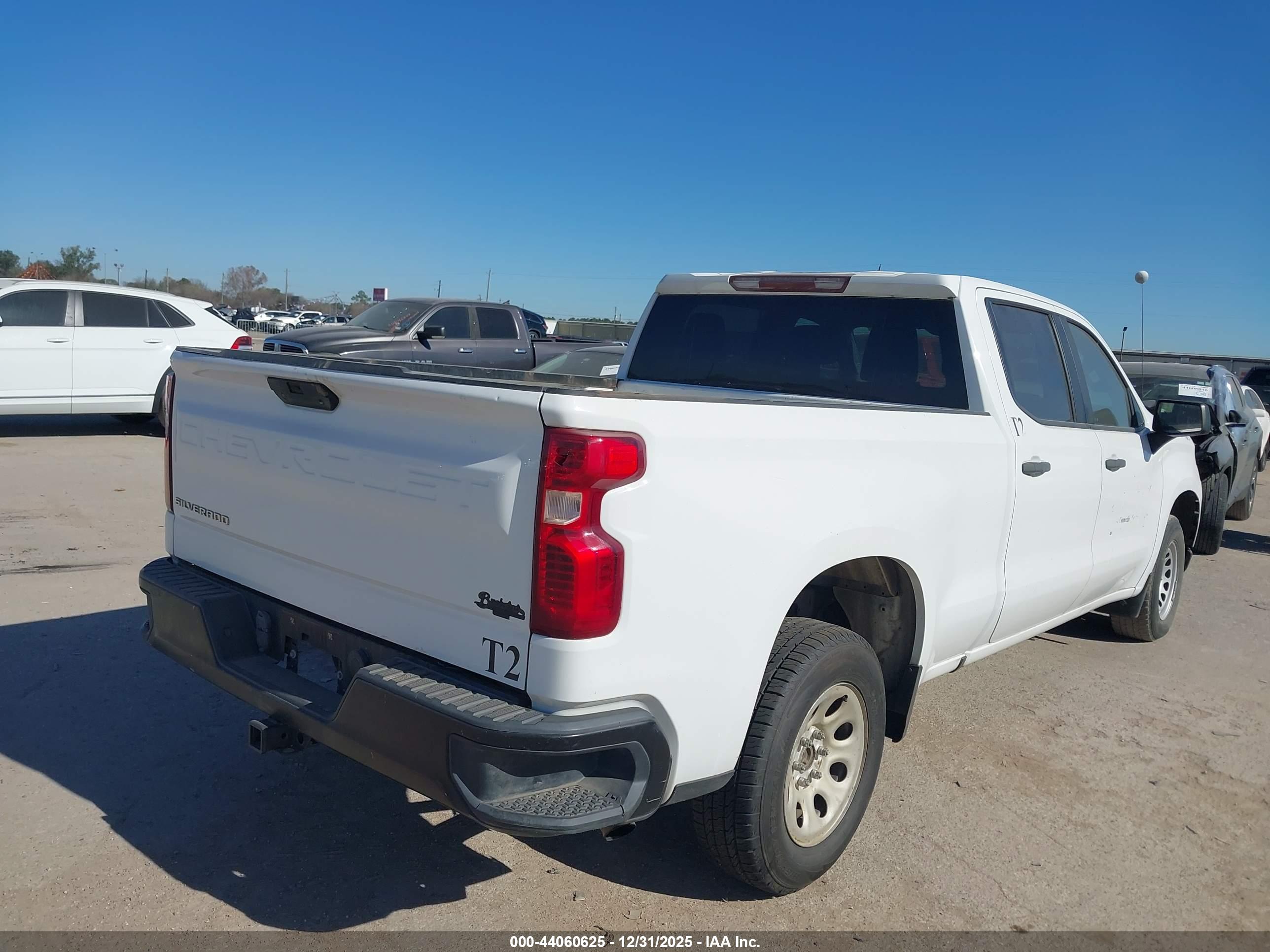 CHEVROLET SILVERADO image 4