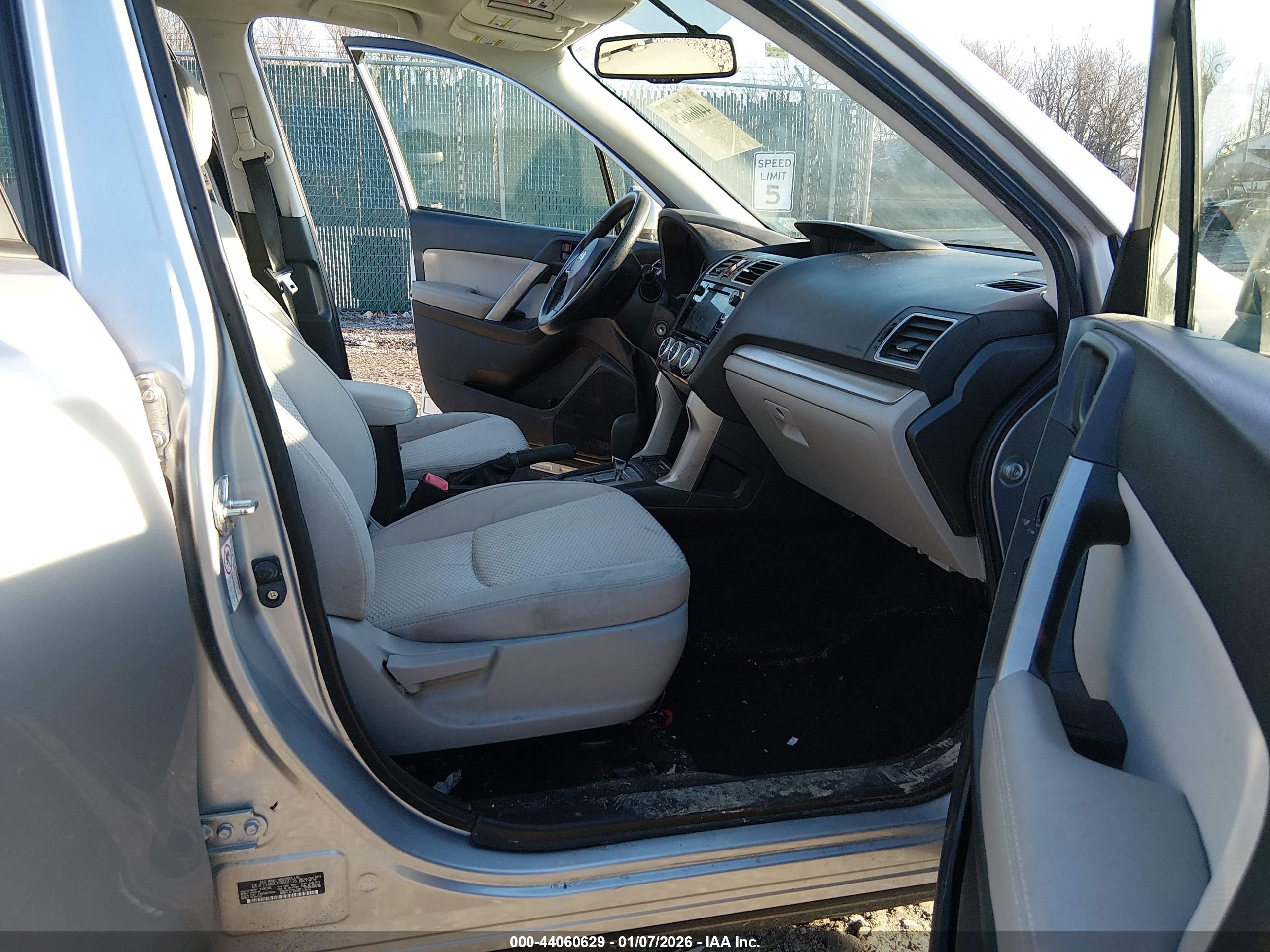 SUBARU FORESTER image 5