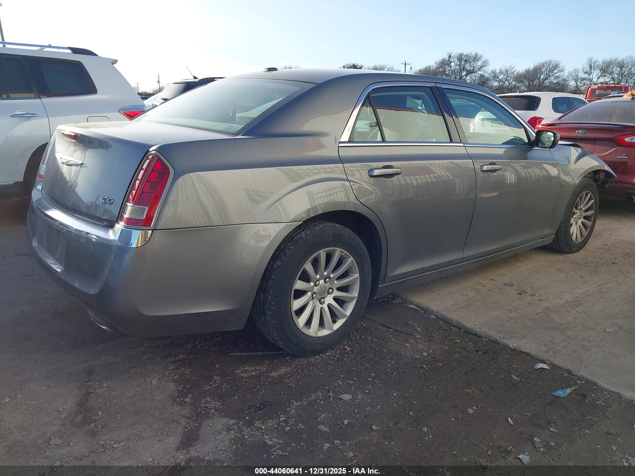 CHRYSLER 300 image 4
