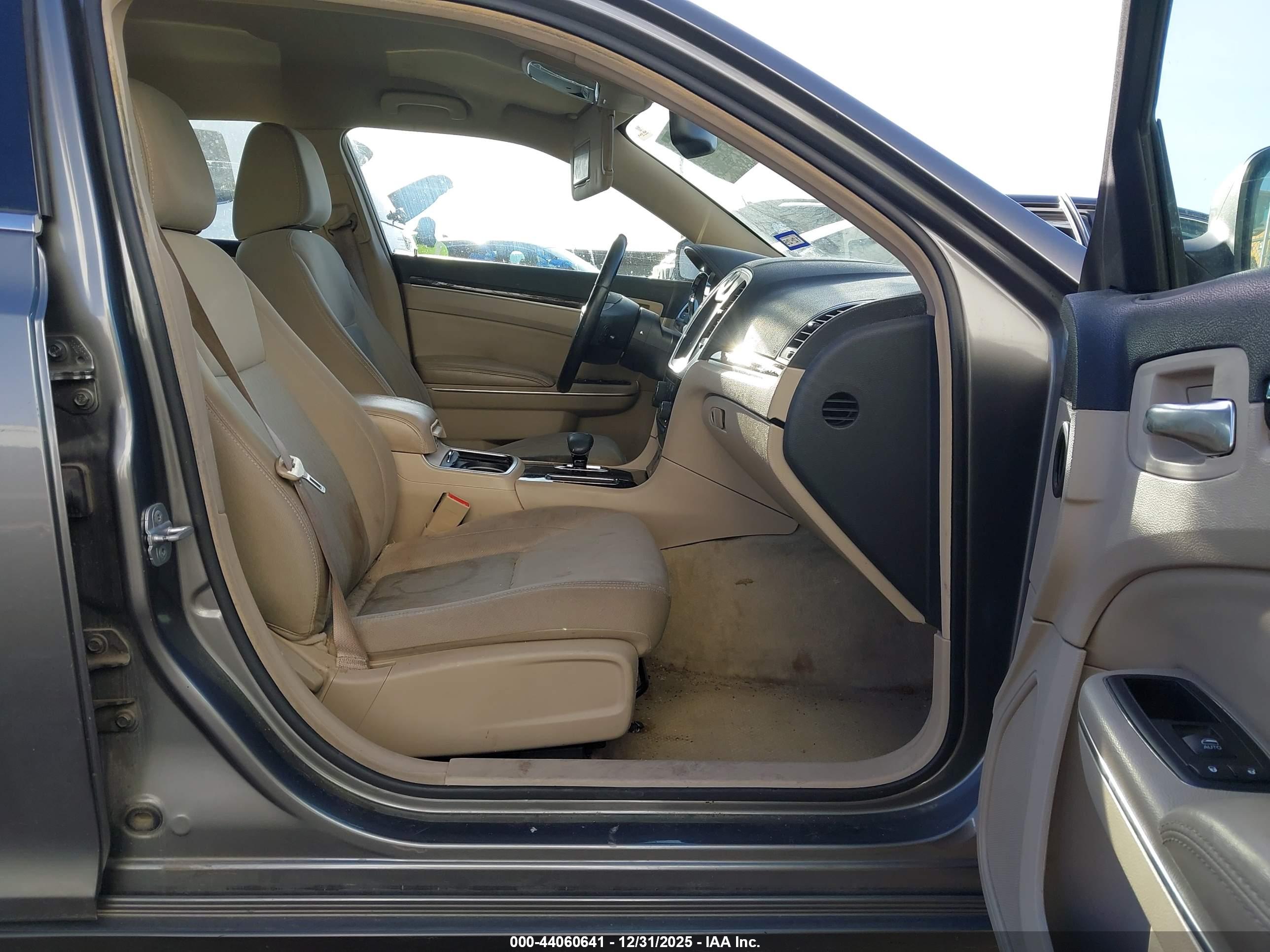 CHRYSLER 300 image 5