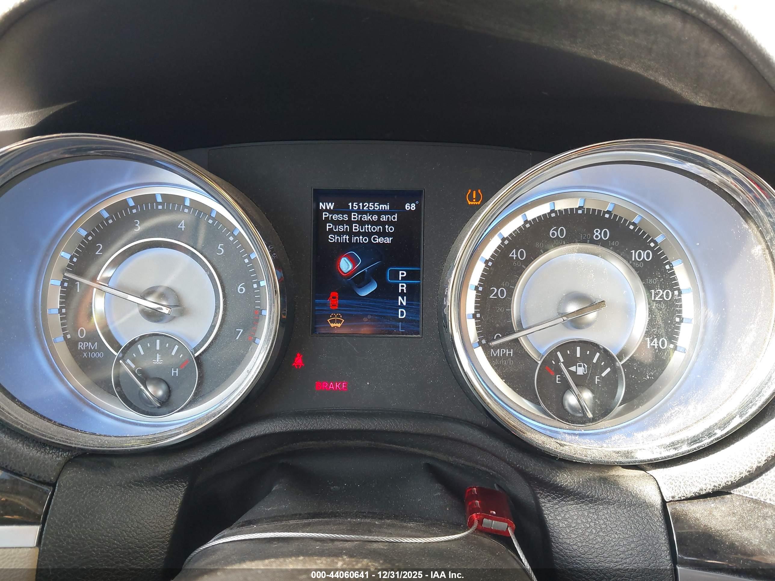 CHRYSLER 300 image 7
