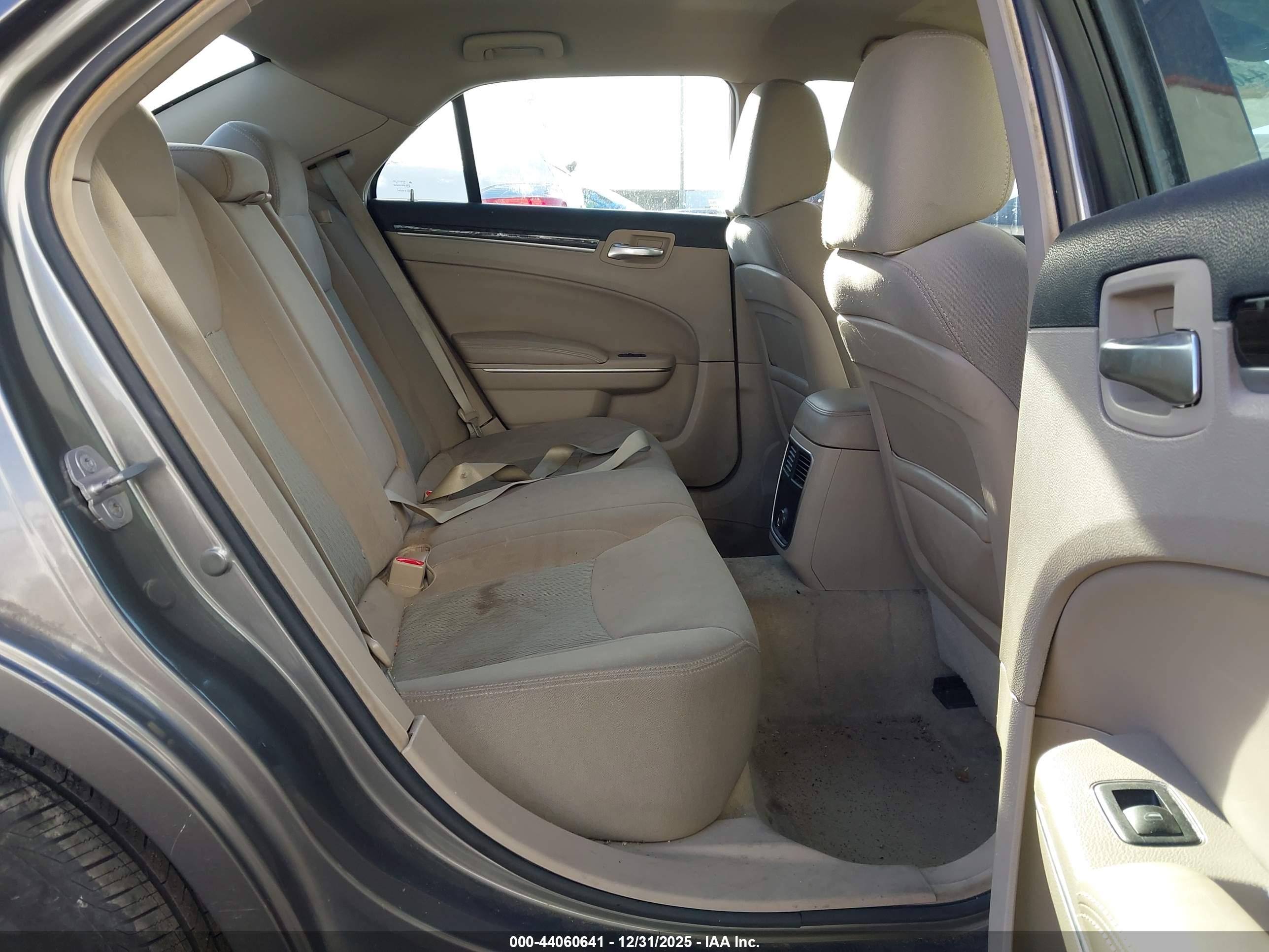 CHRYSLER 300 image 8