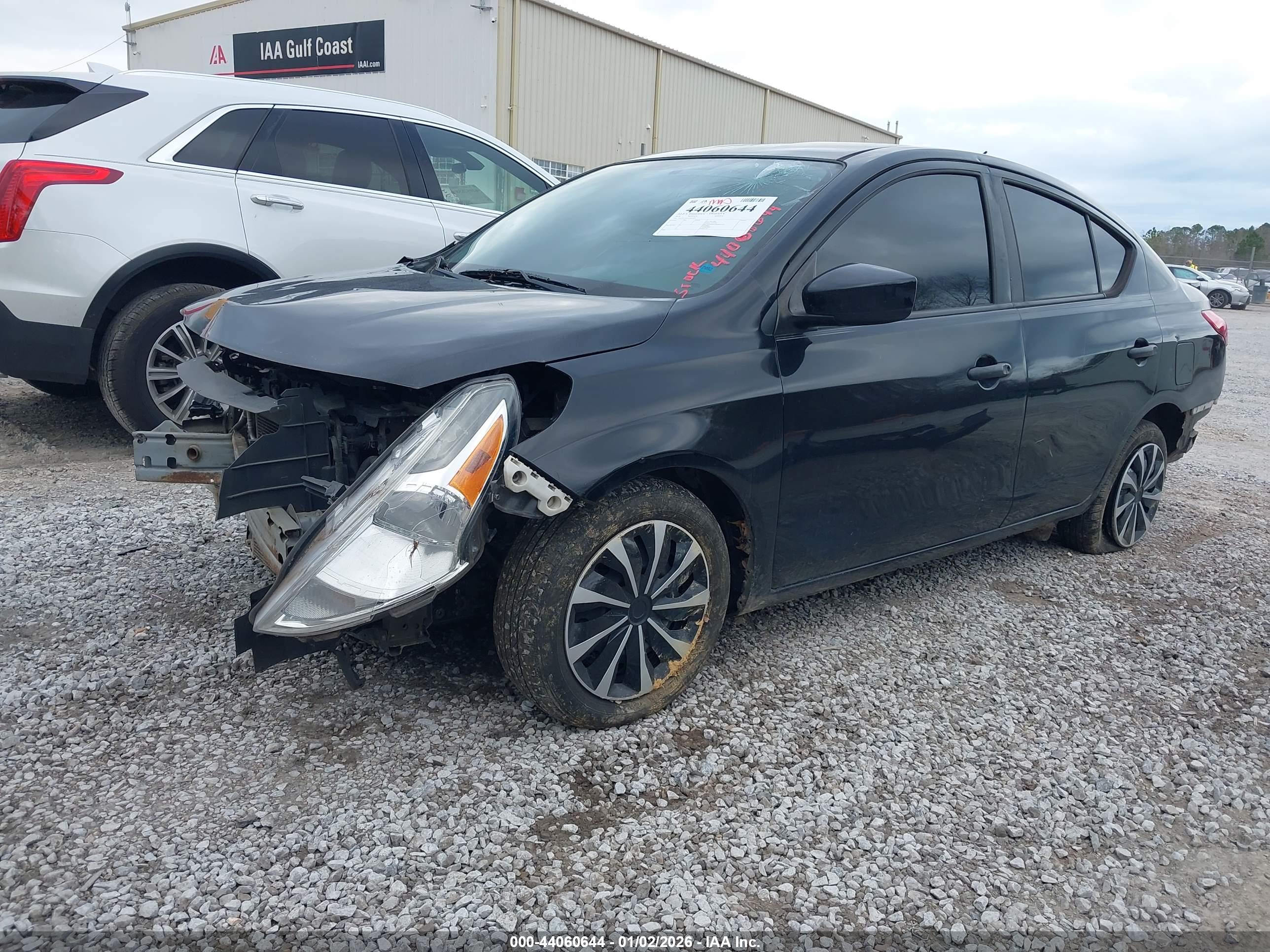 NISSAN VERSA image 2