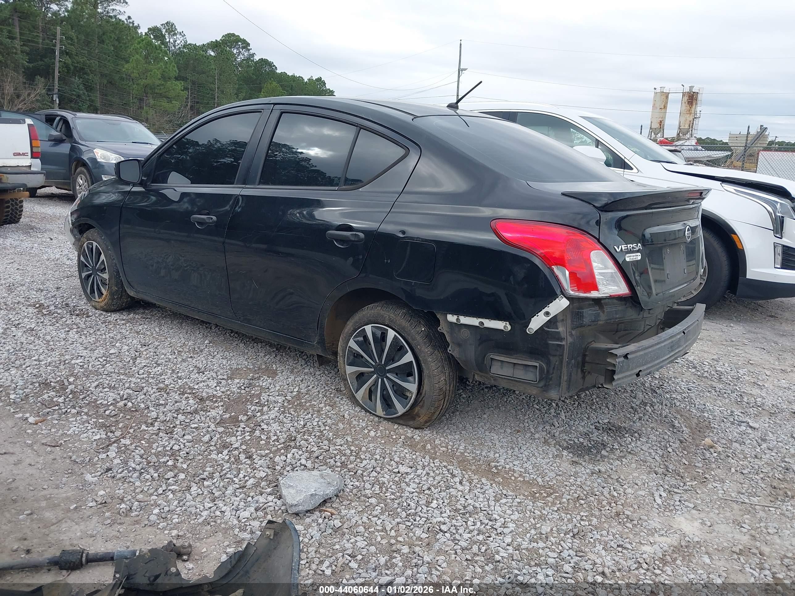 NISSAN VERSA image 3