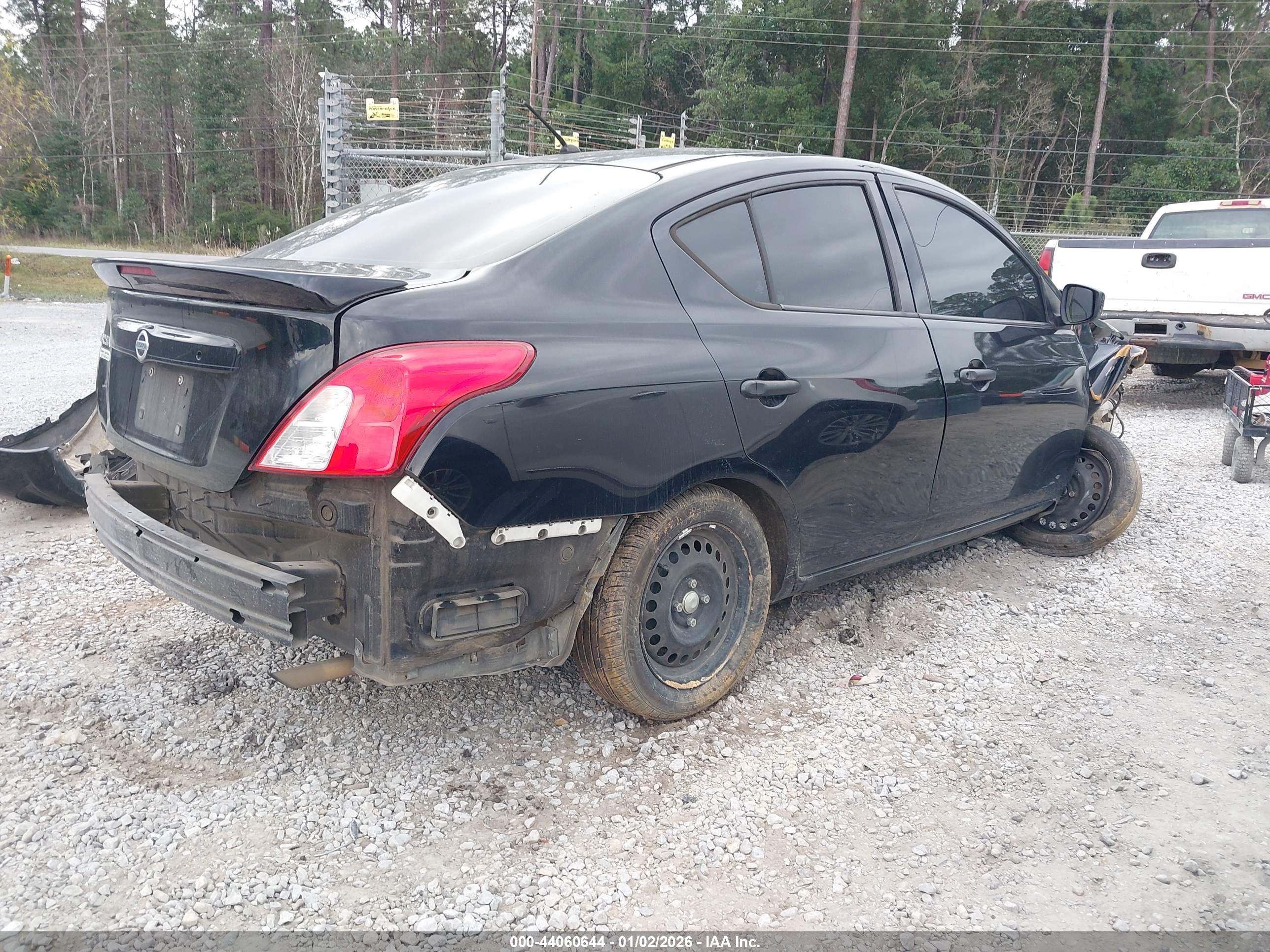 NISSAN VERSA image 4