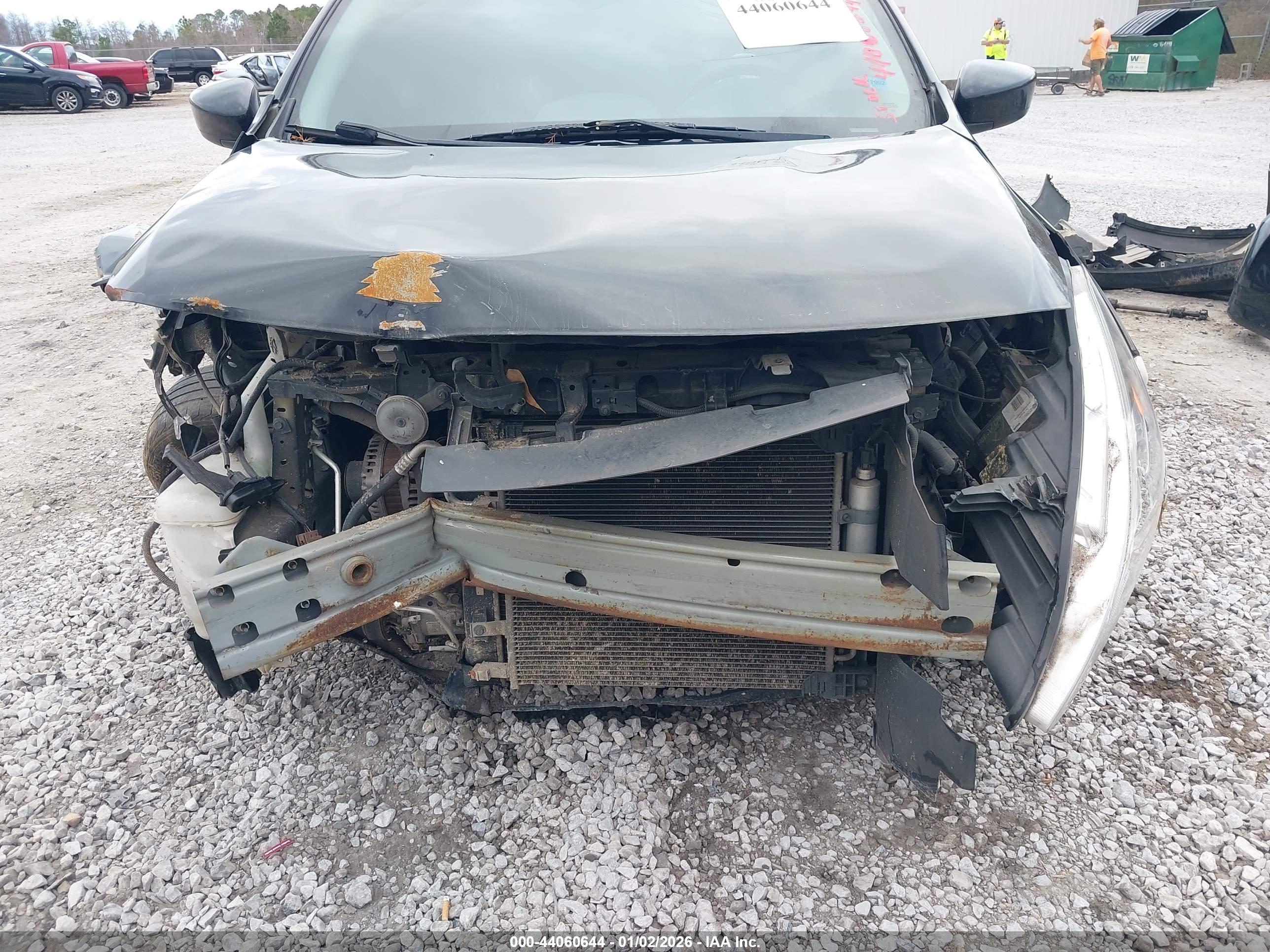 NISSAN VERSA image 6