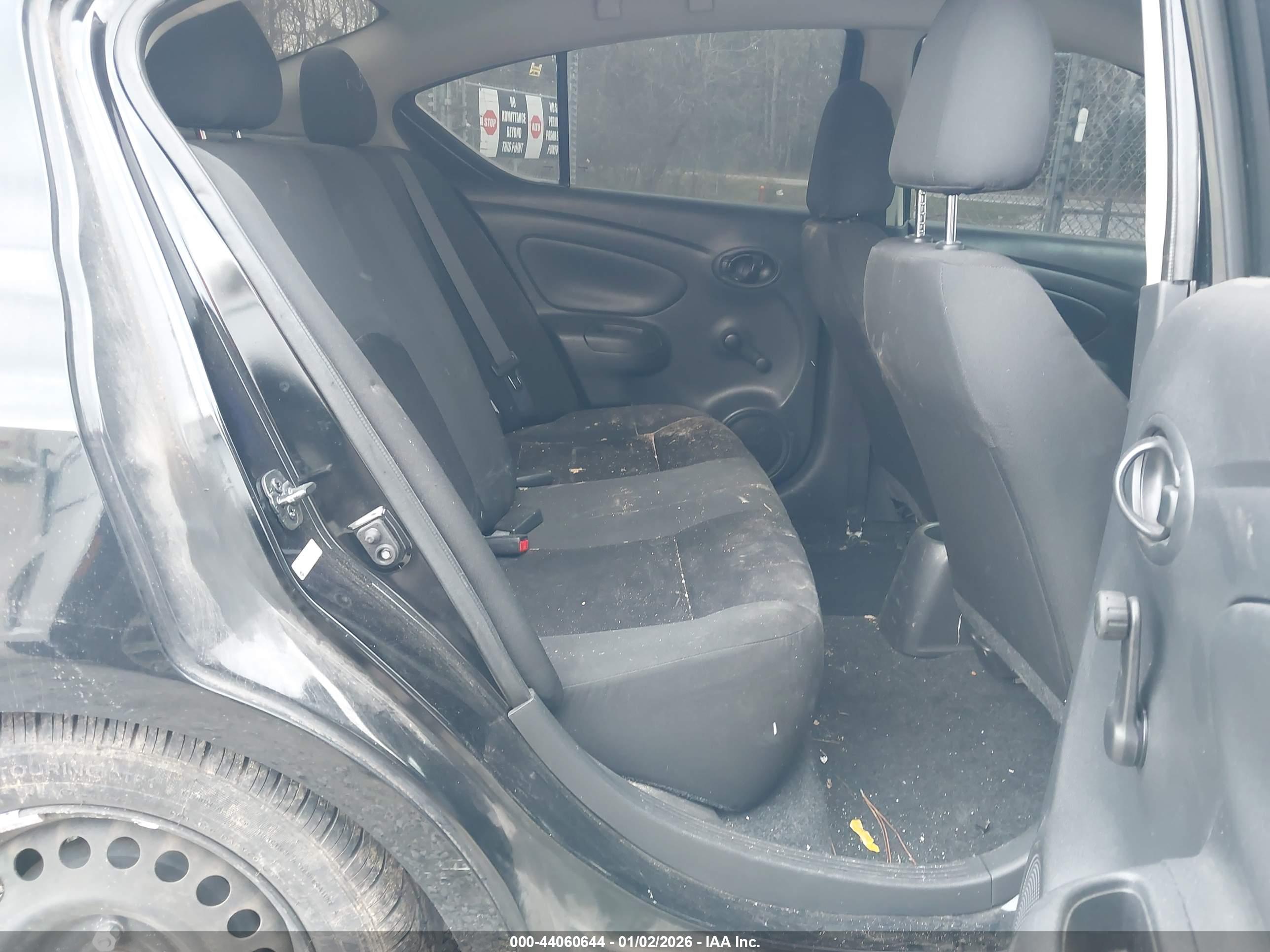 NISSAN VERSA image 8