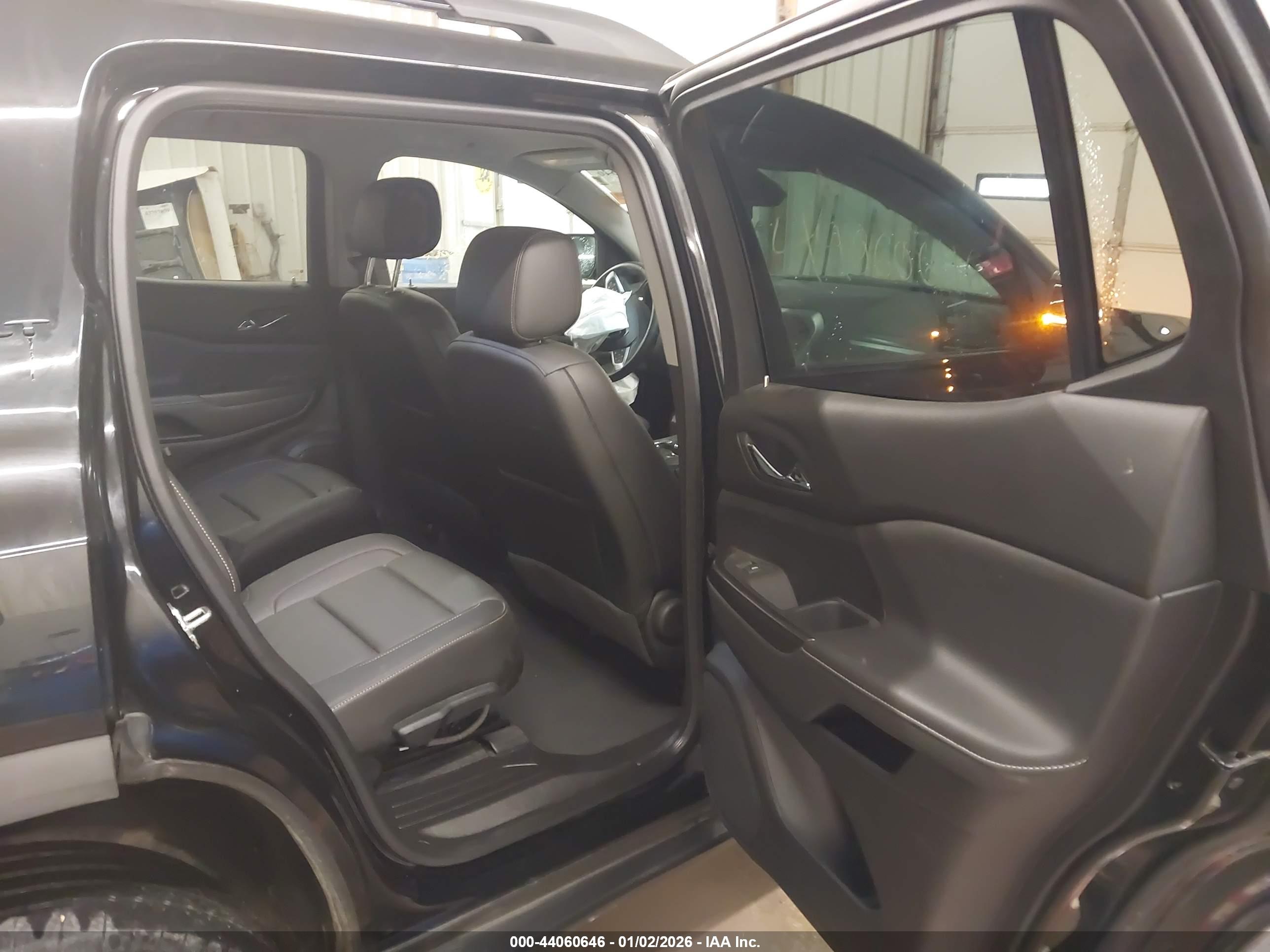 GMC ACADIA image 8