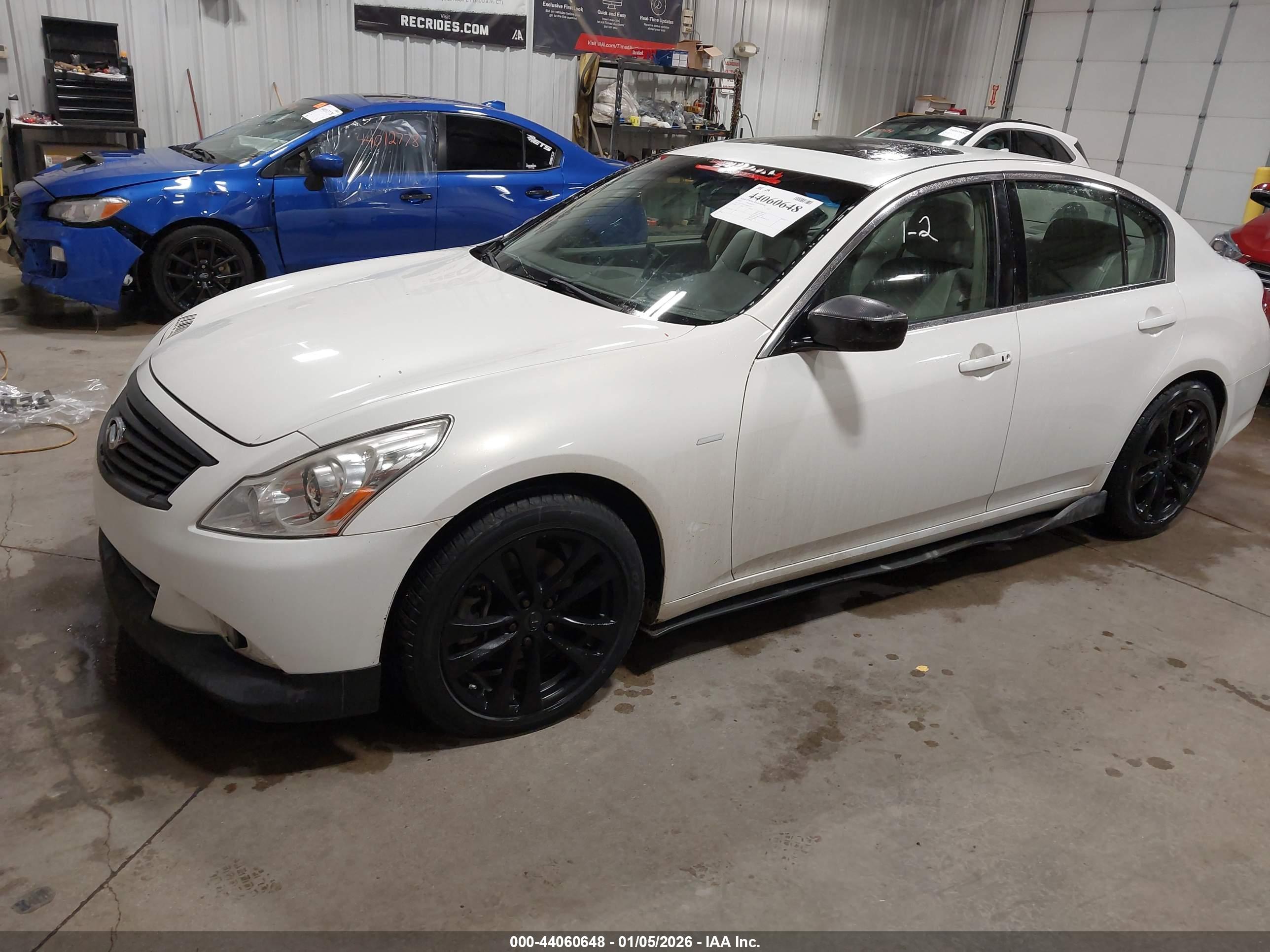 INFINITI G37 image 2
