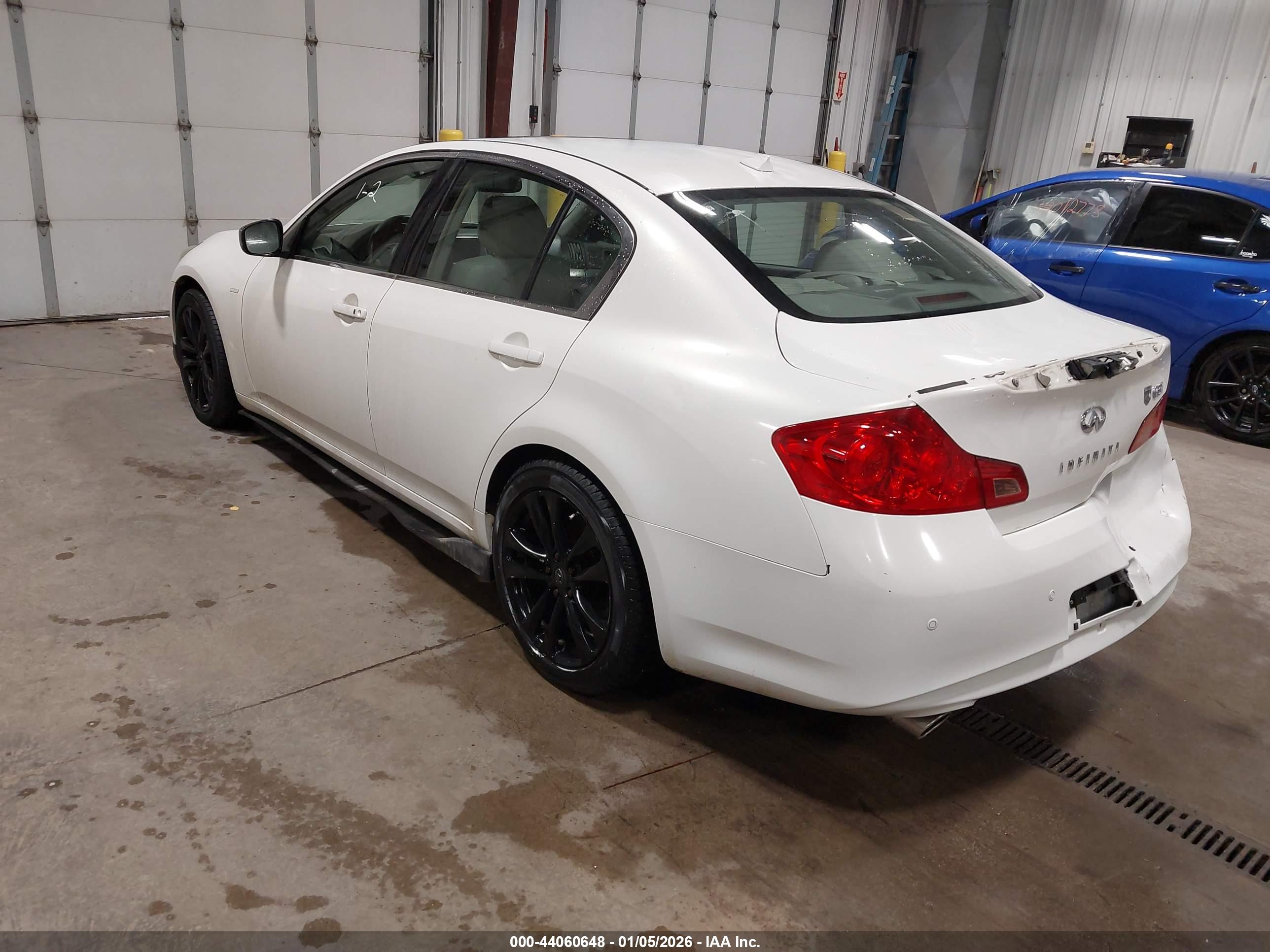 INFINITI G37 image 3