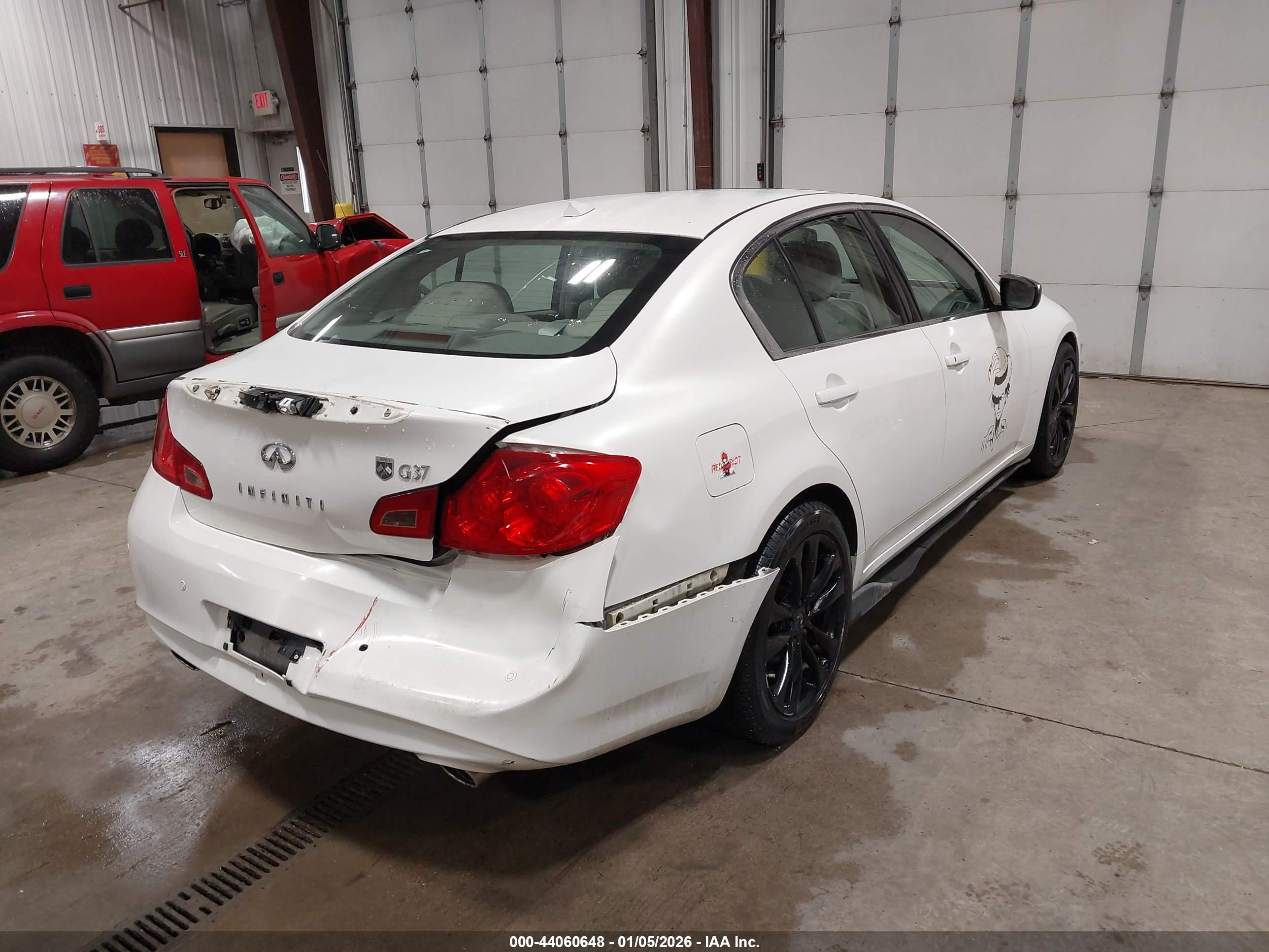 INFINITI G37 image 4