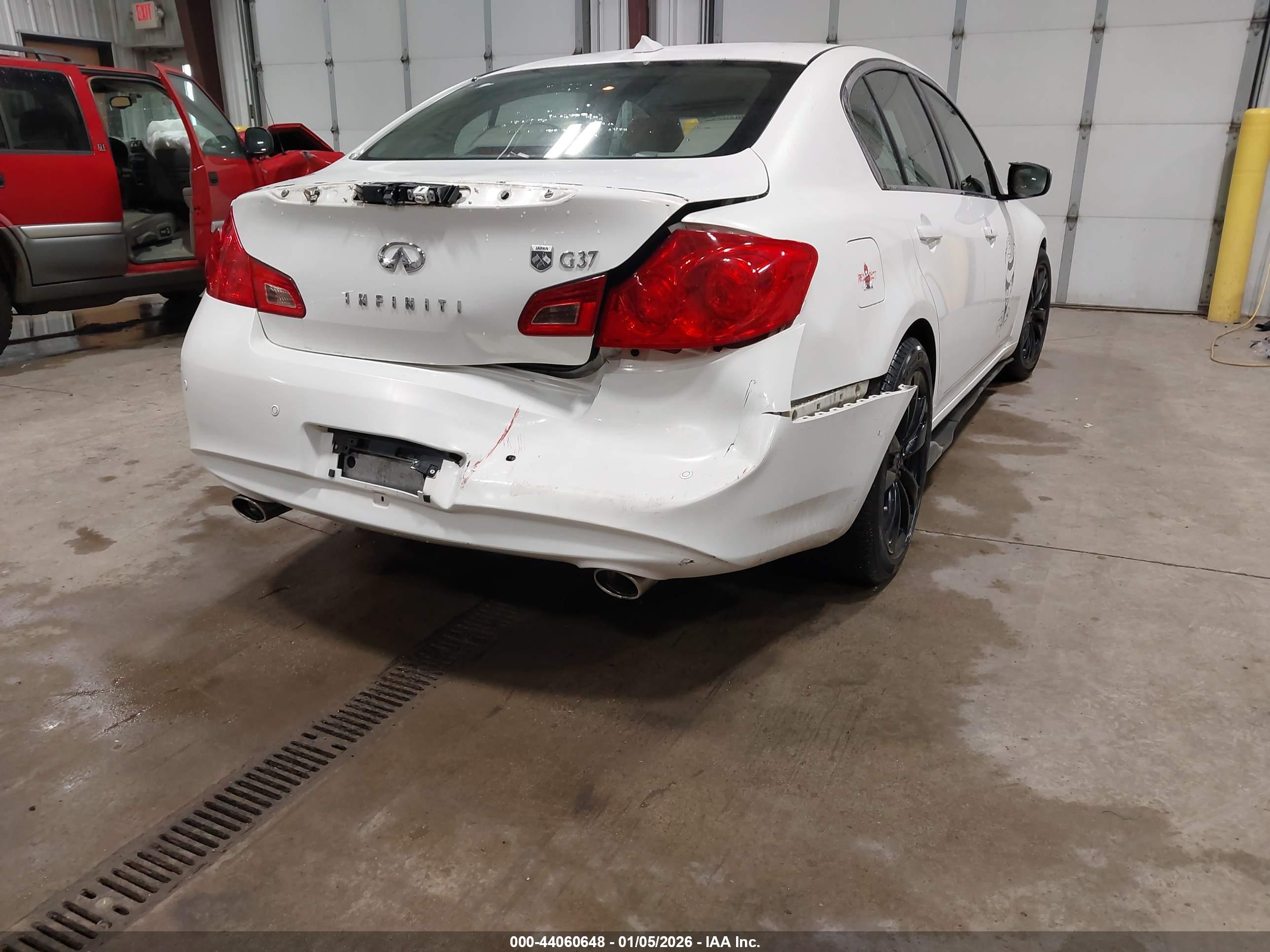 INFINITI G37 image 6