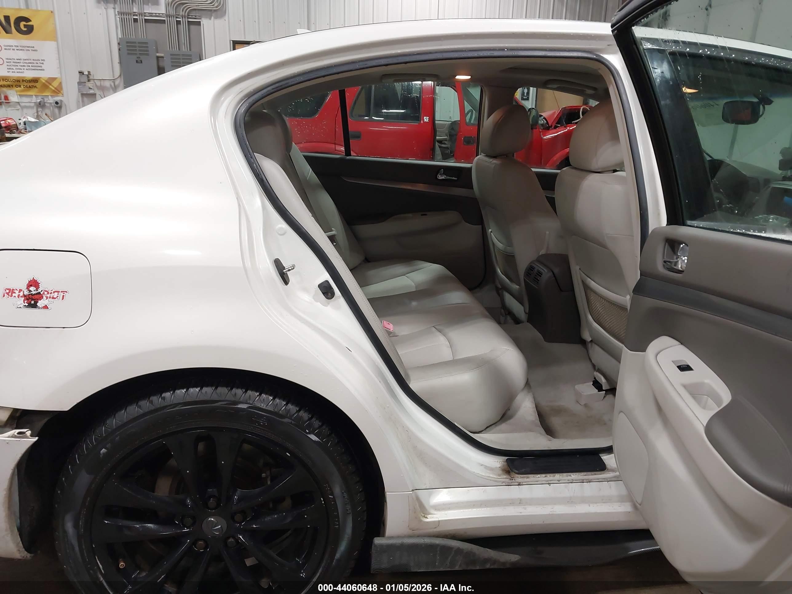 INFINITI G37 image 8