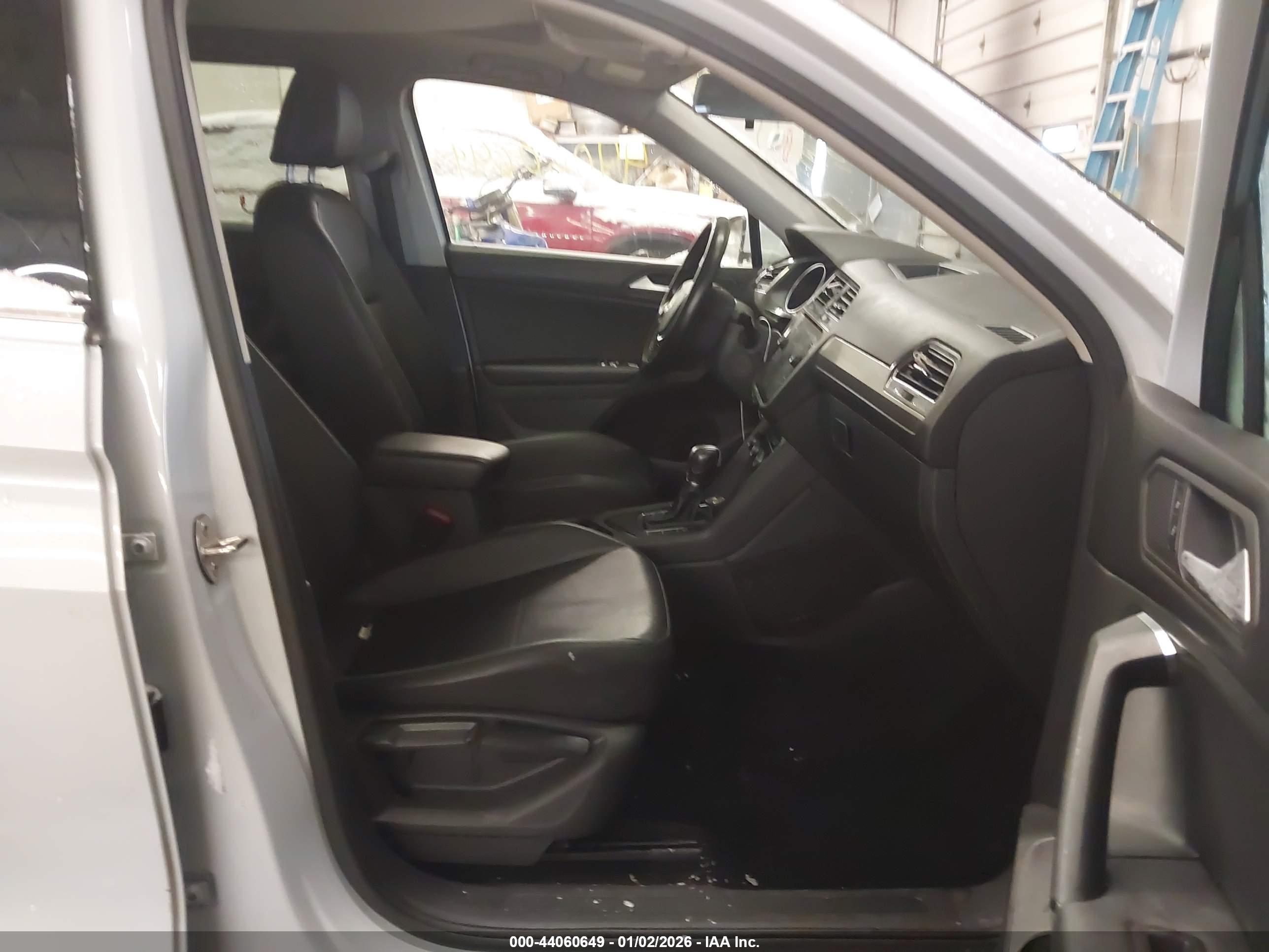 VOLKSWAGEN TIGUAN image 5