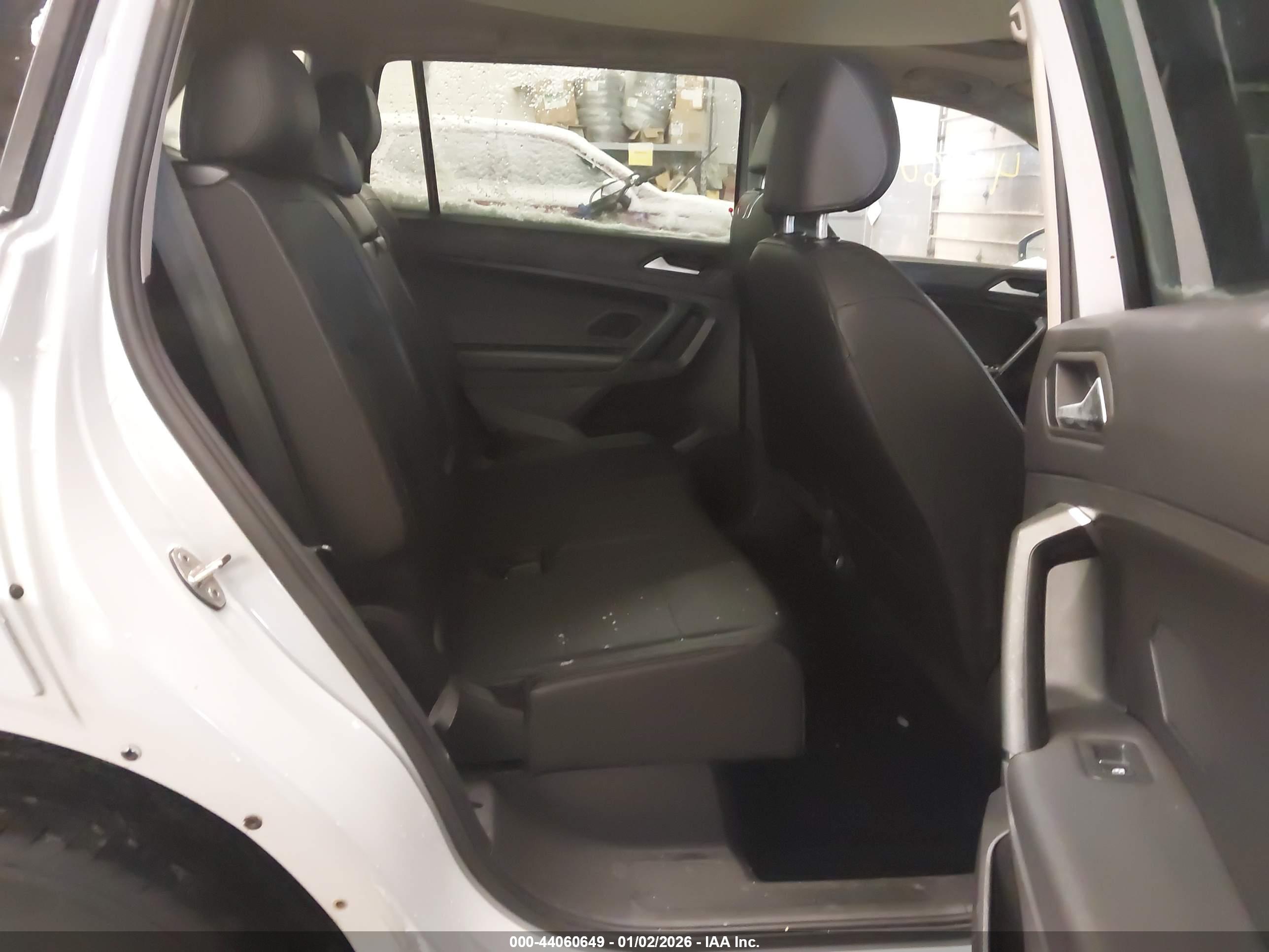 VOLKSWAGEN TIGUAN image 8