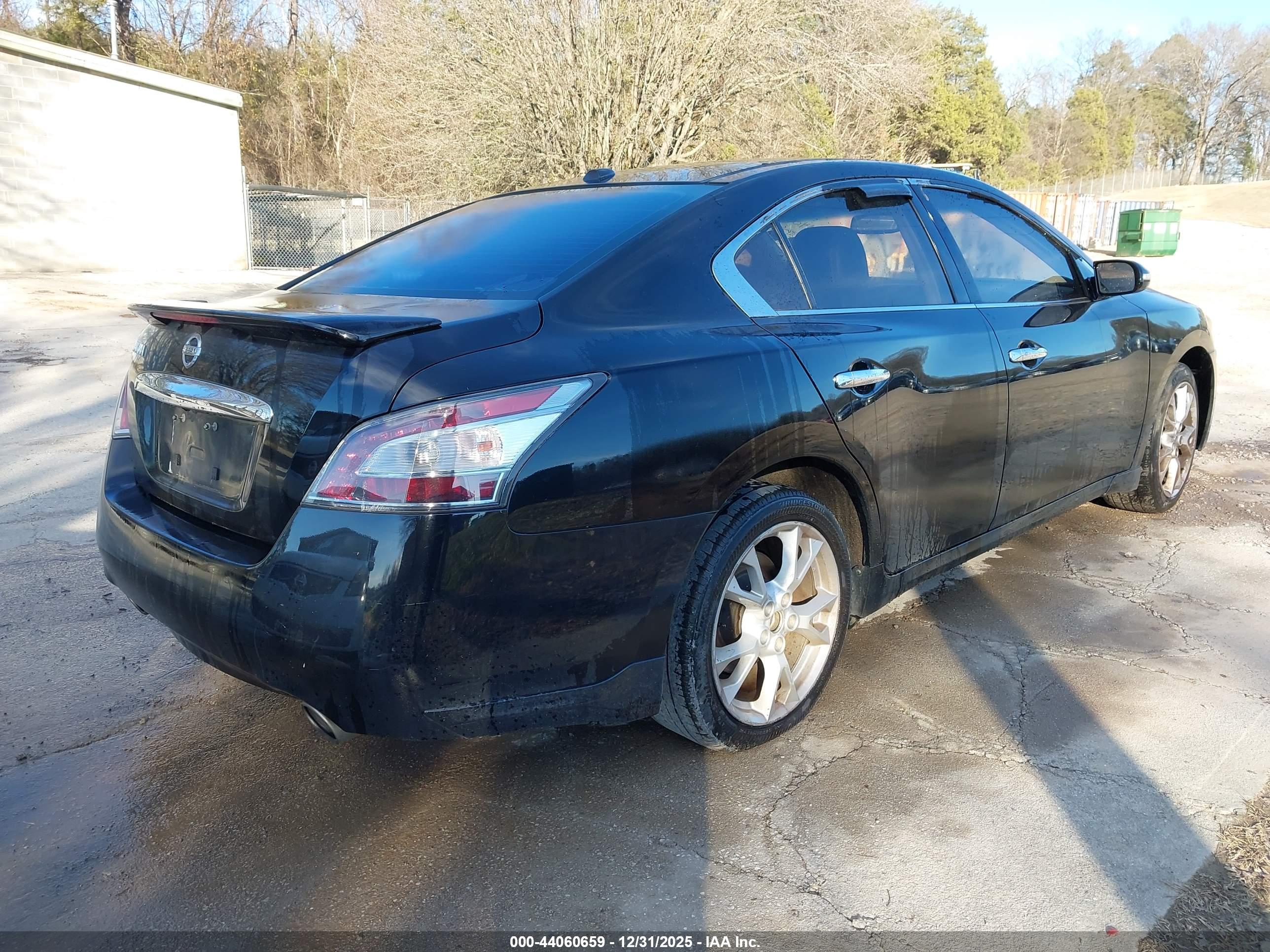 NISSAN MAXIMA image 4