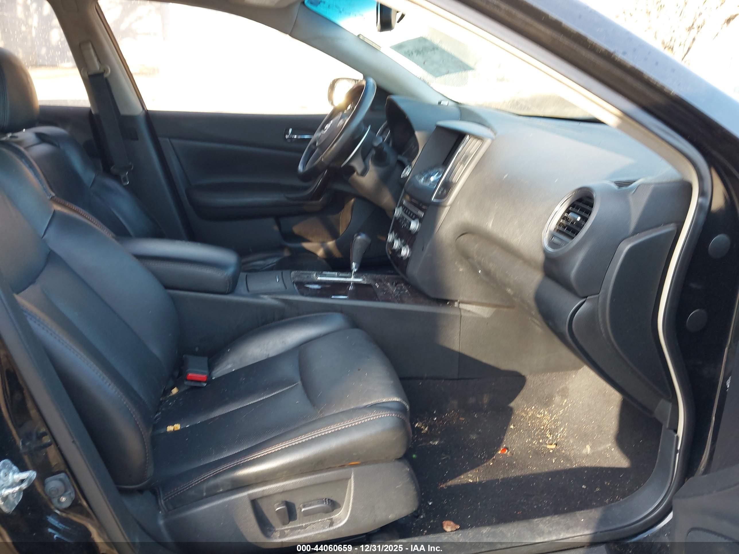 NISSAN MAXIMA image 5