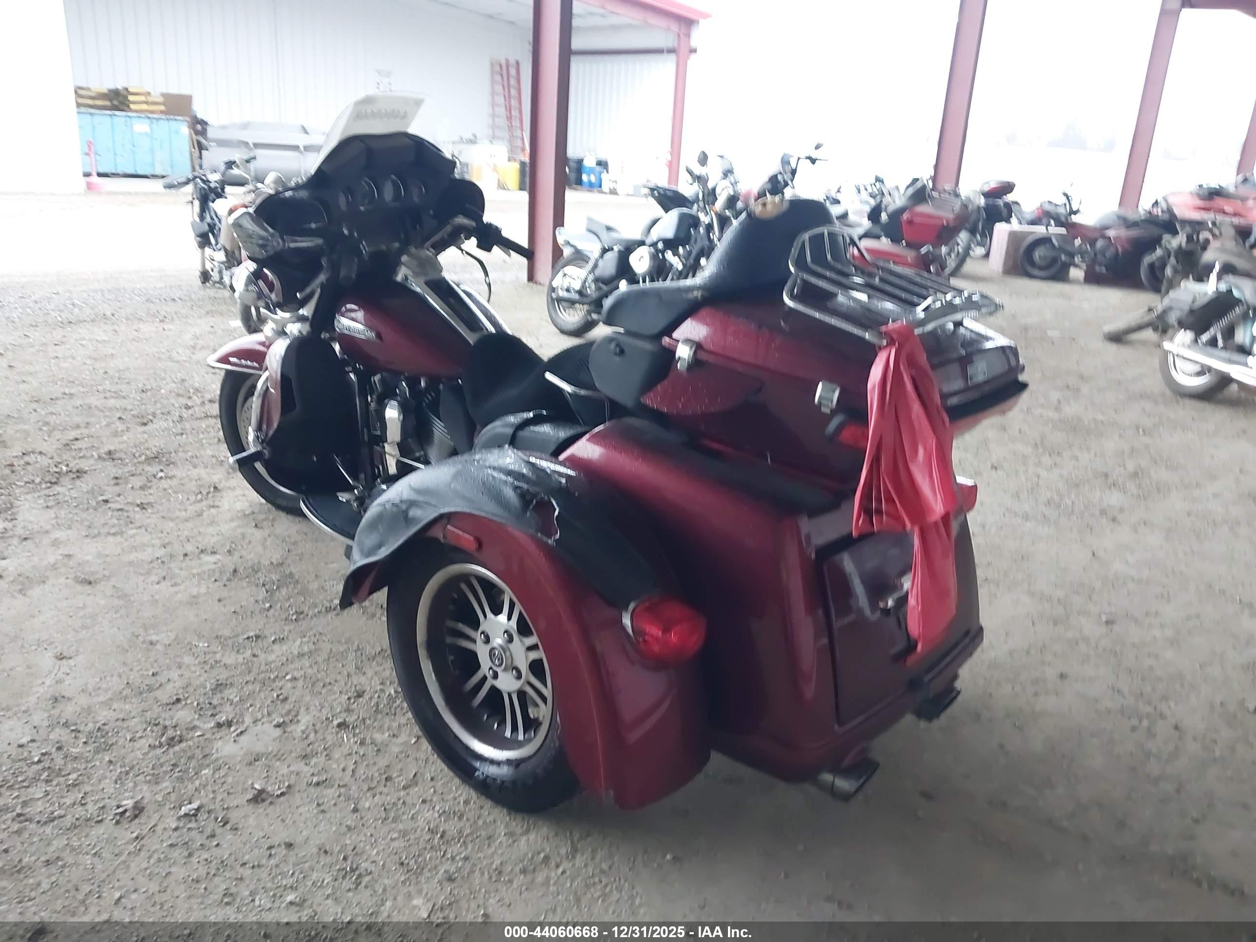 HARLEY-DAVIDSON FLHTCUTG image 3
