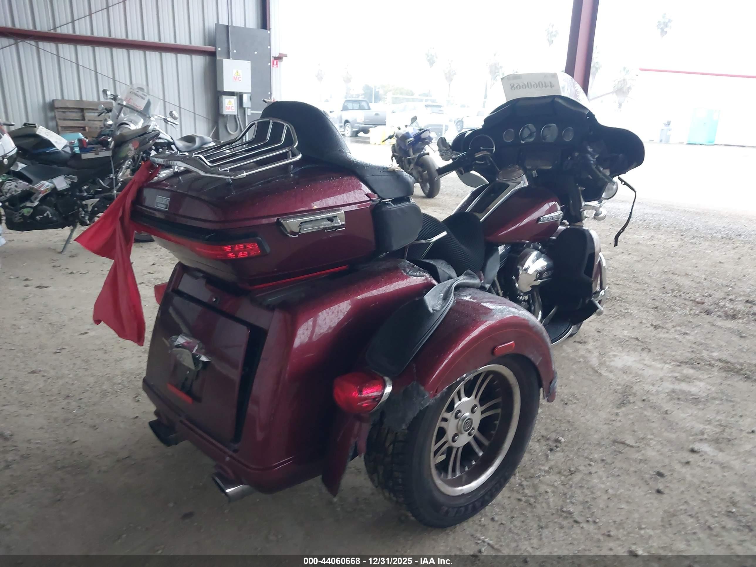 HARLEY-DAVIDSON FLHTCUTG image 4