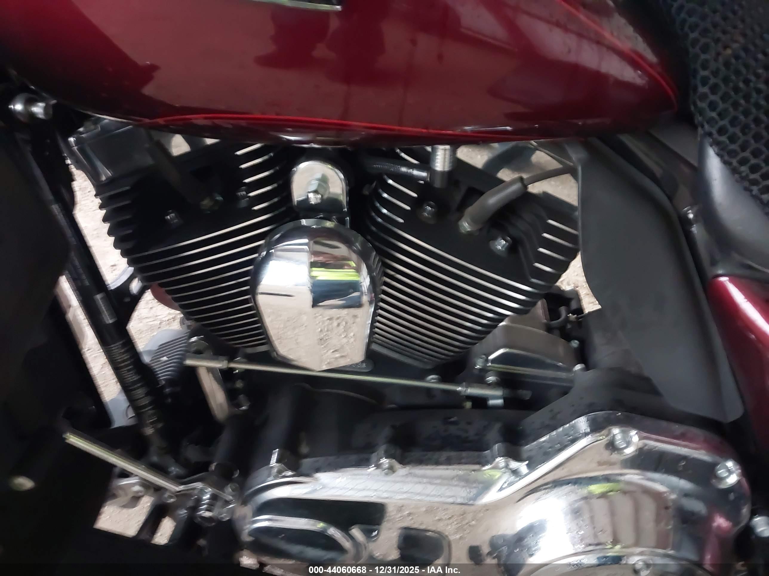 HARLEY-DAVIDSON FLHTCUTG image 9