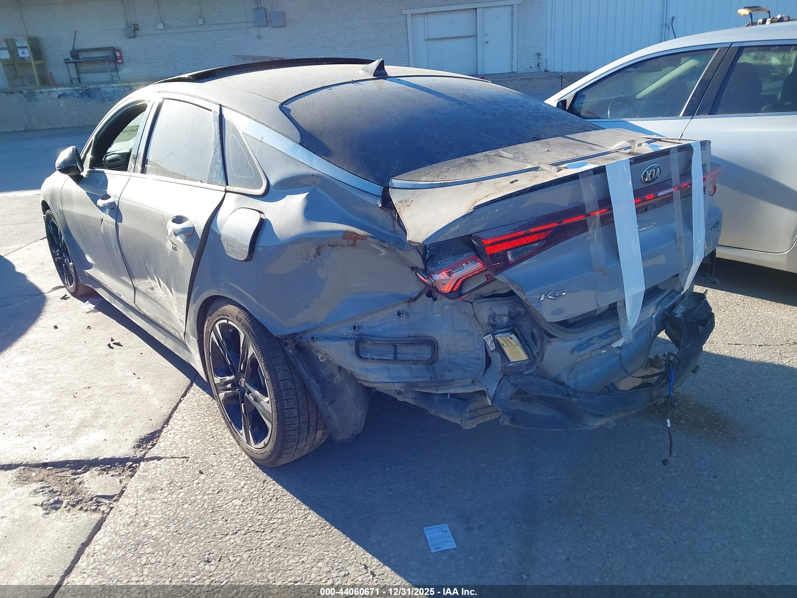 KIA K5 image 3