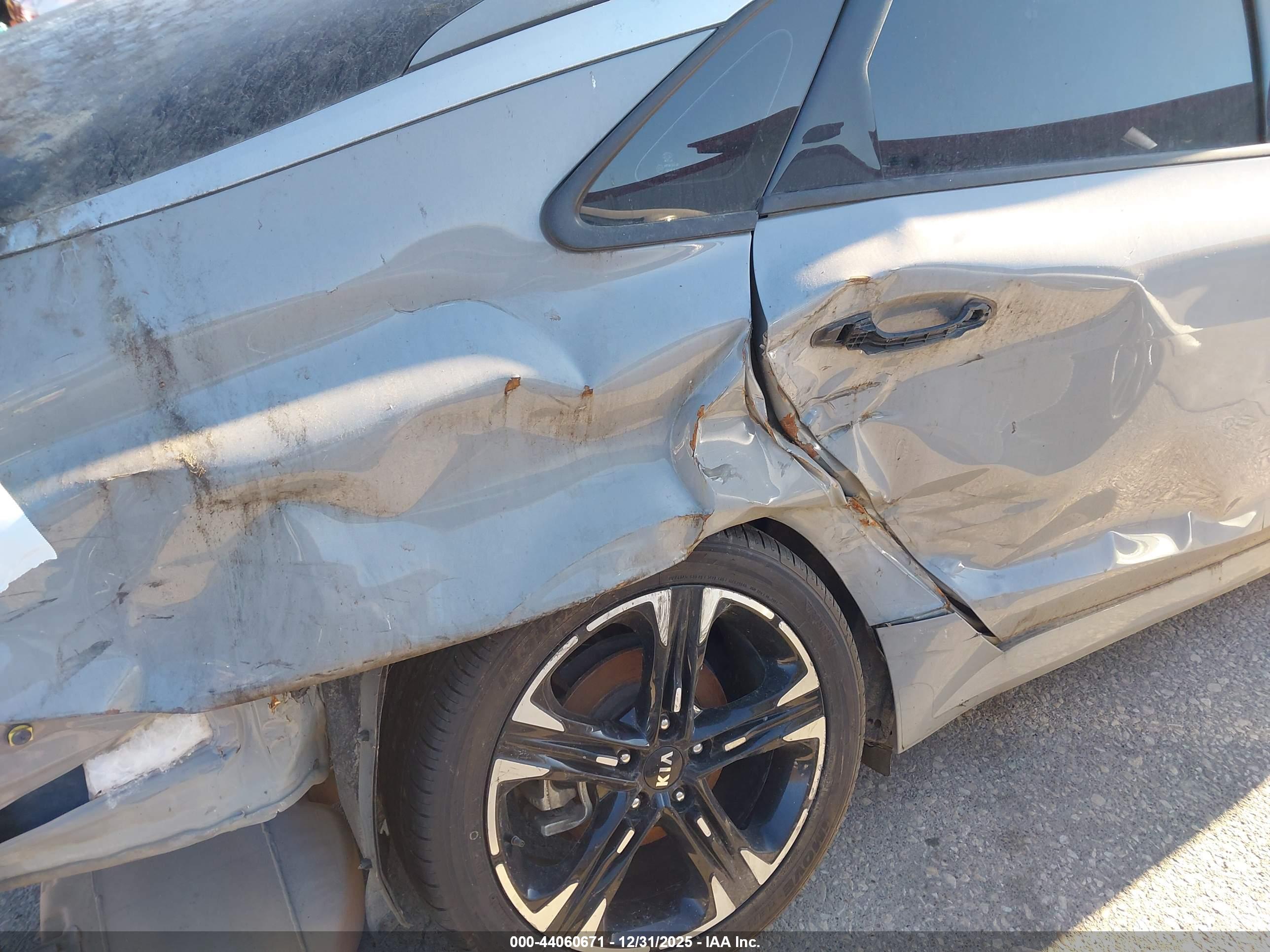 KIA K5 image 6
