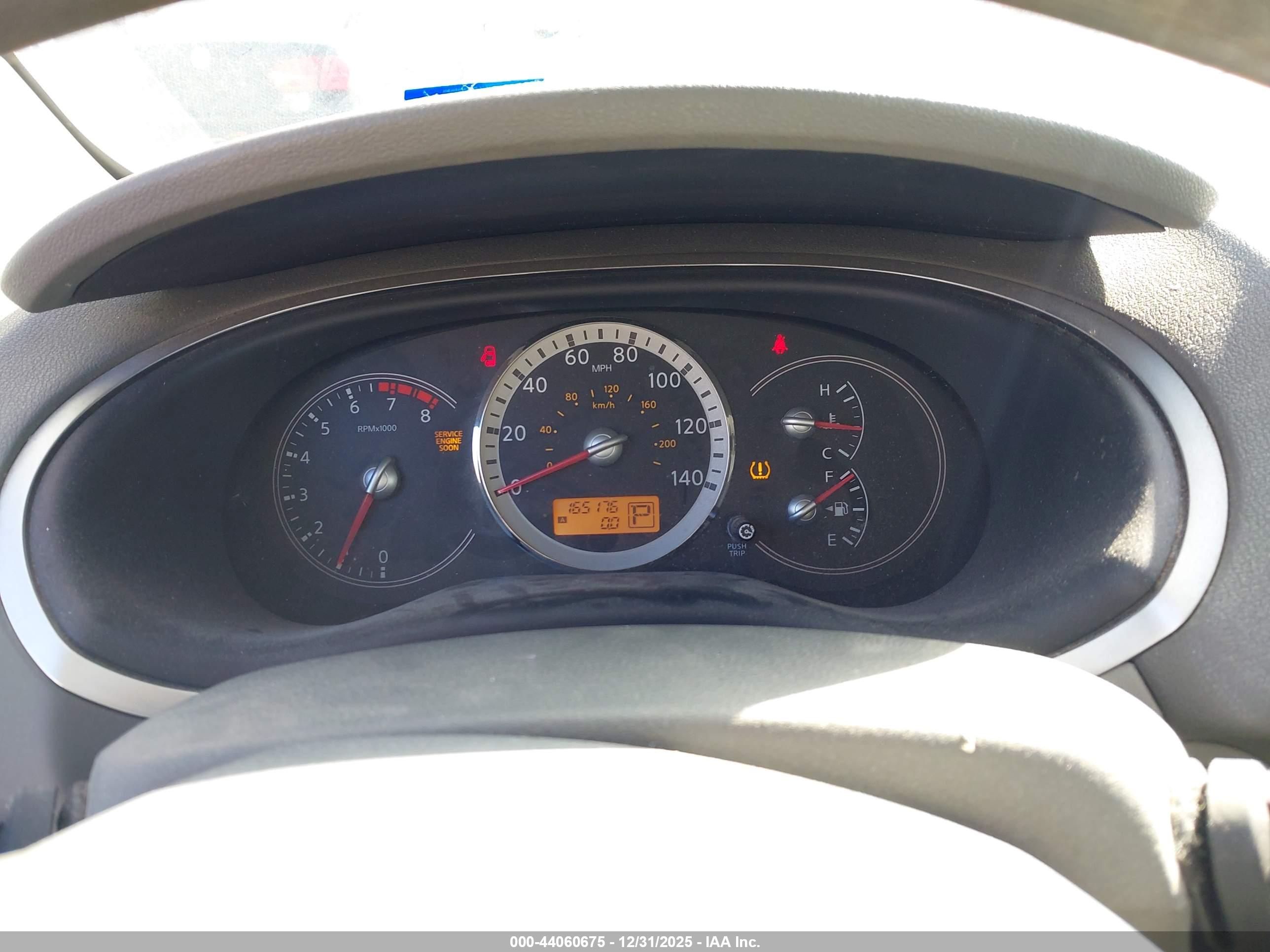 NISSAN QUEST image 7