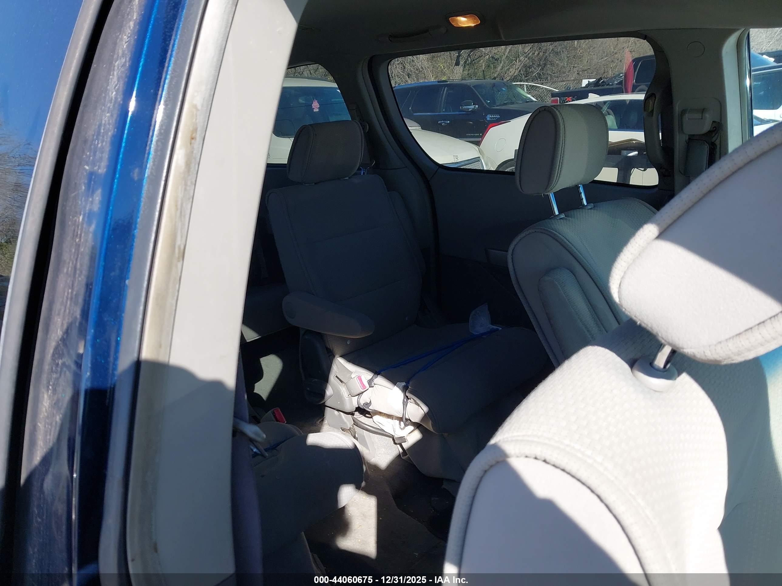 NISSAN QUEST image 8