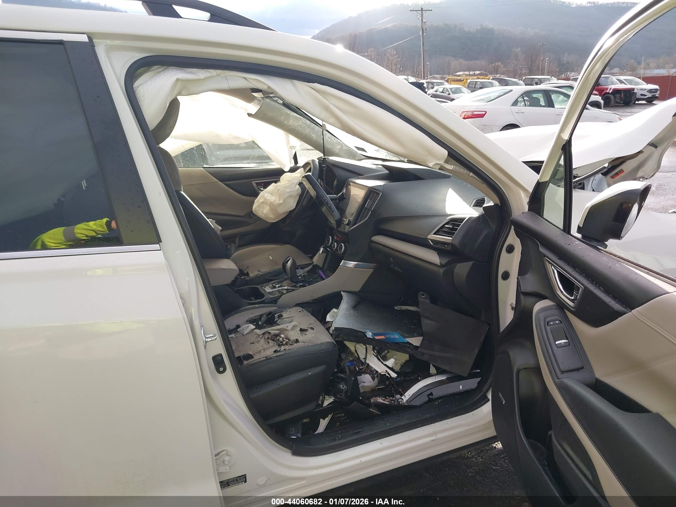 SUBARU FORESTER image 5