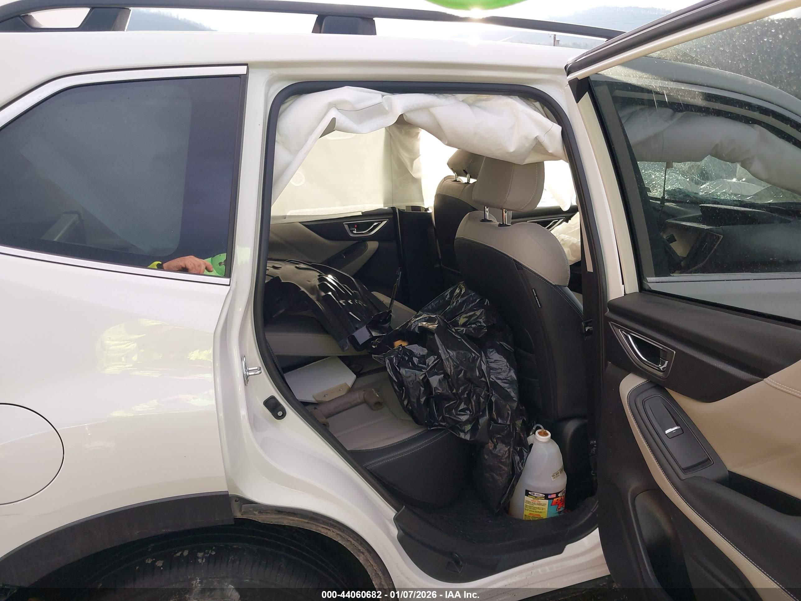 SUBARU FORESTER image 8