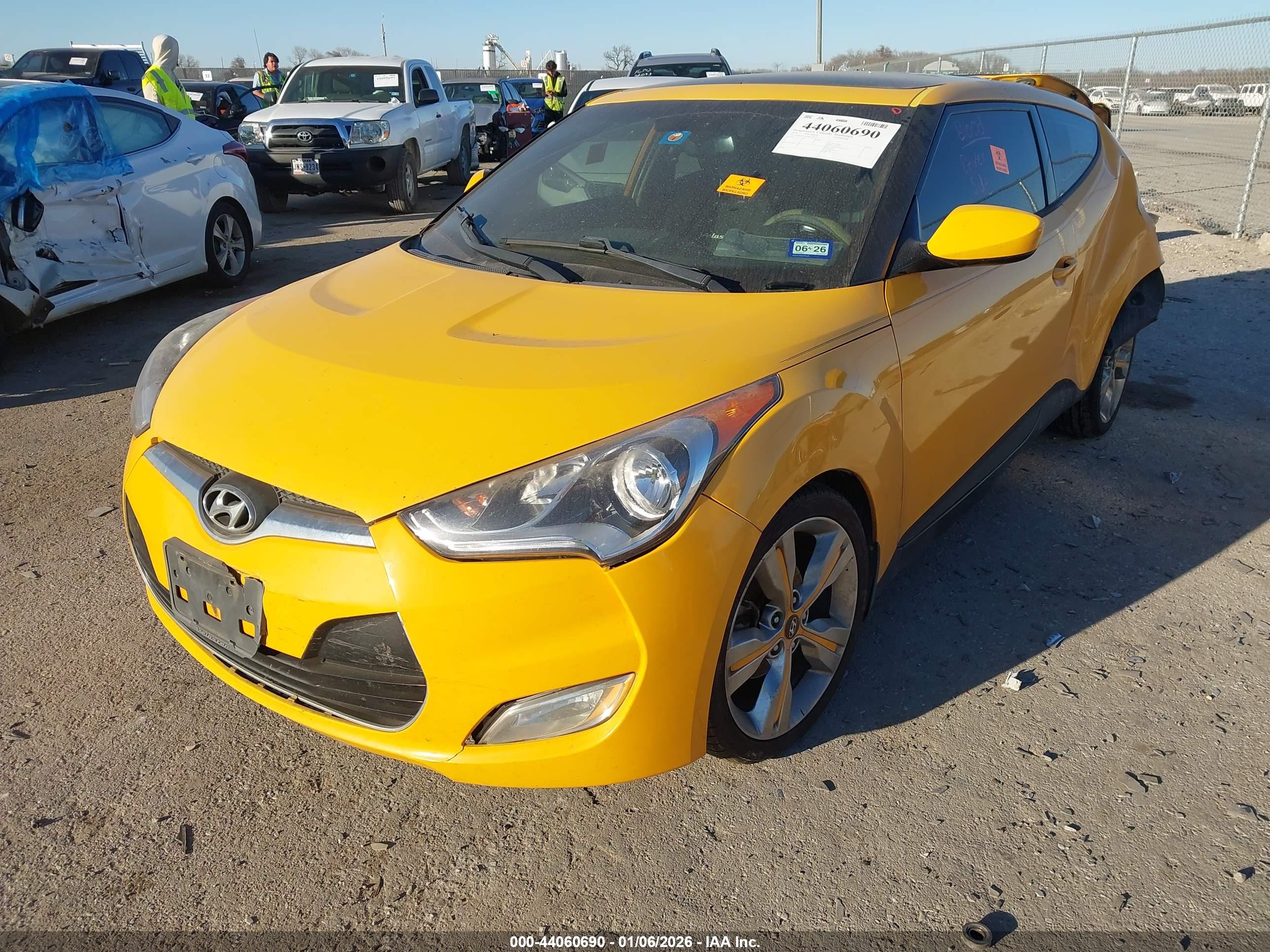 HYUNDAI VELOSTER image 2