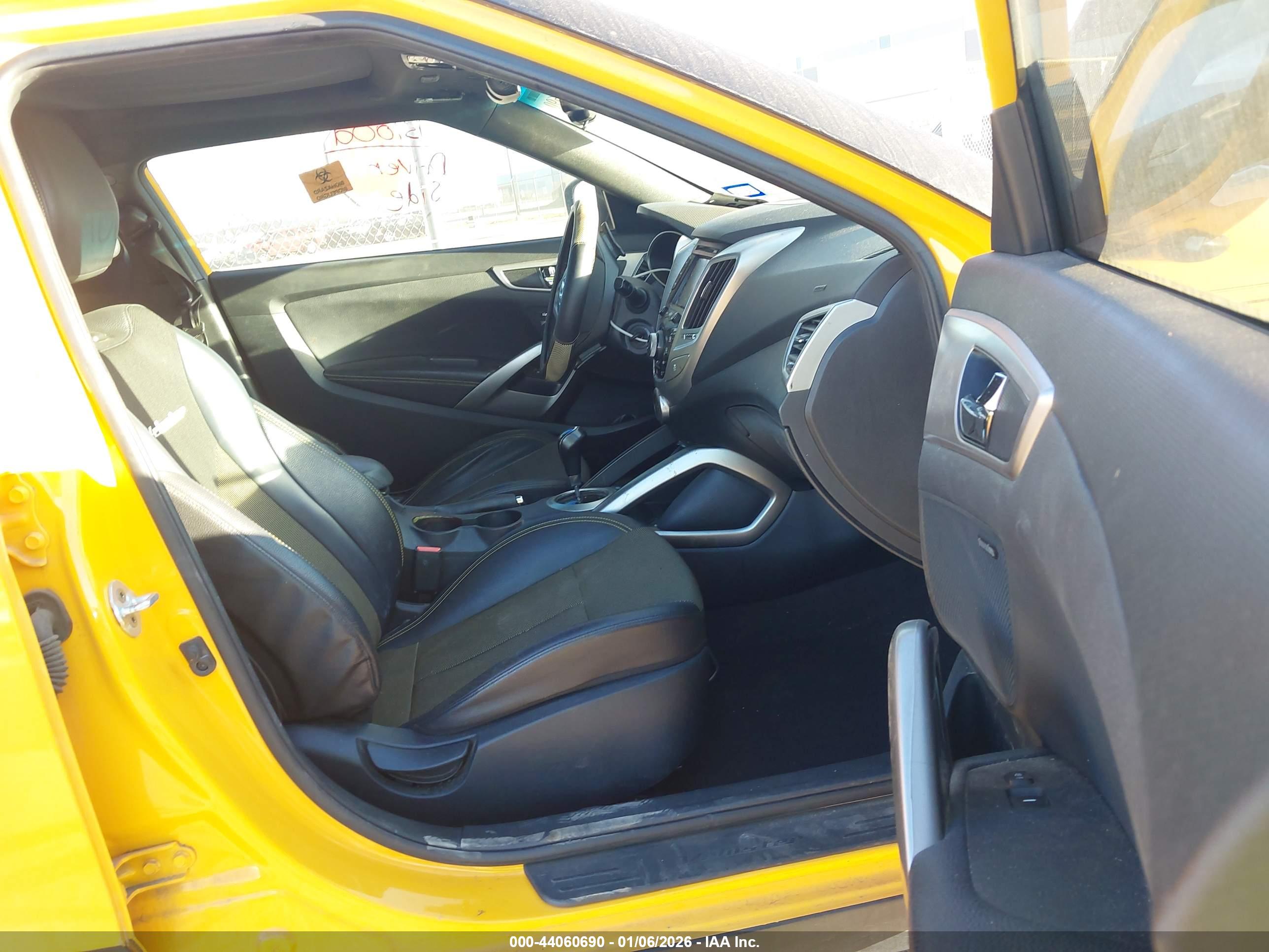 HYUNDAI VELOSTER image 5