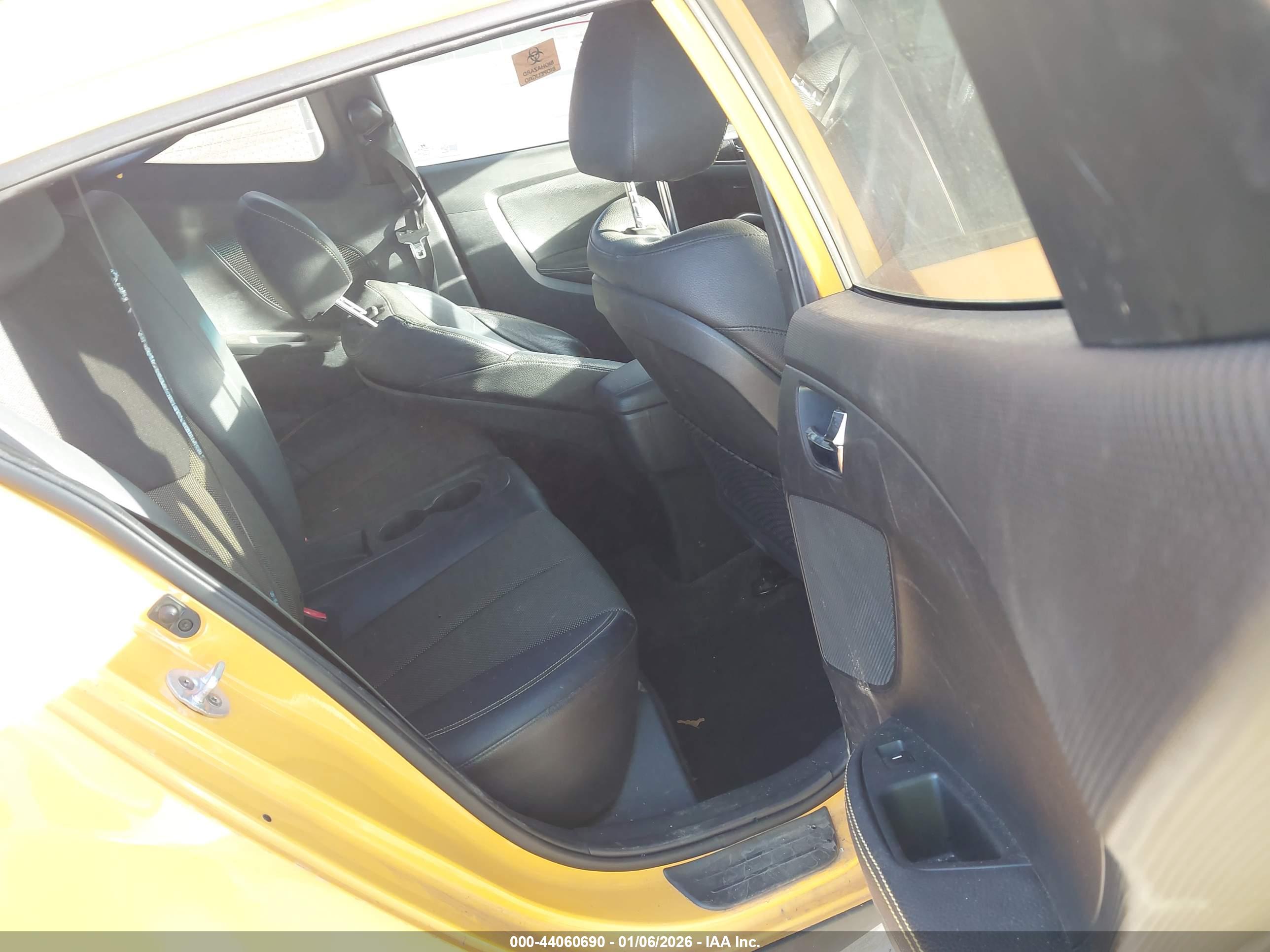 HYUNDAI VELOSTER image 8