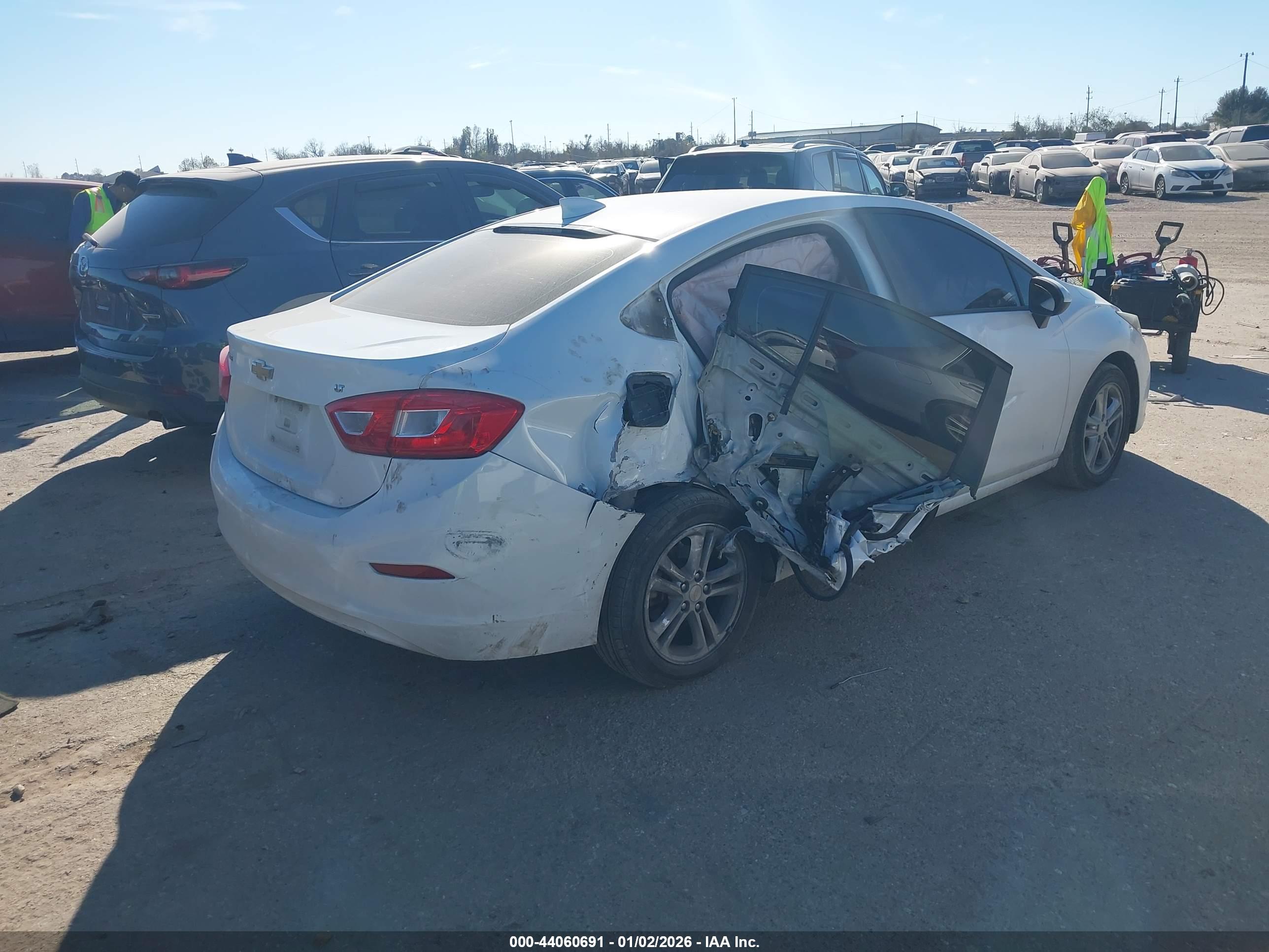 CHEVROLET CRUZE image 4