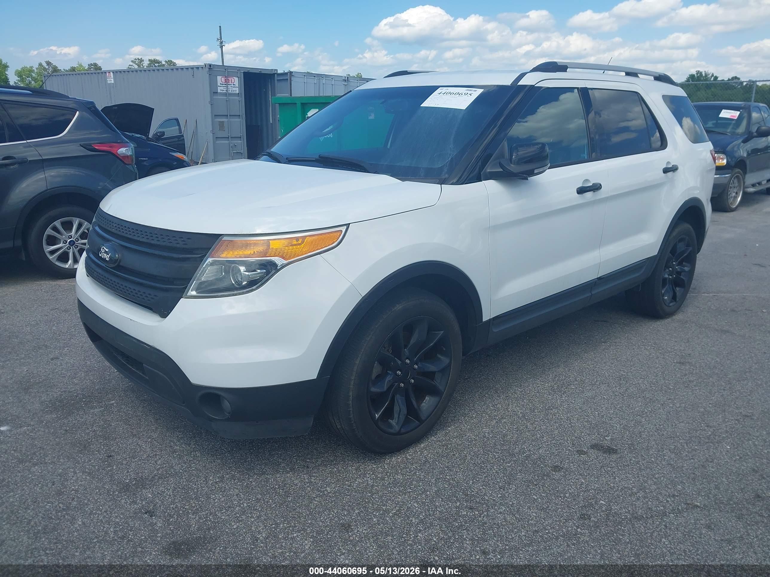 FORD EXPLORER image 2