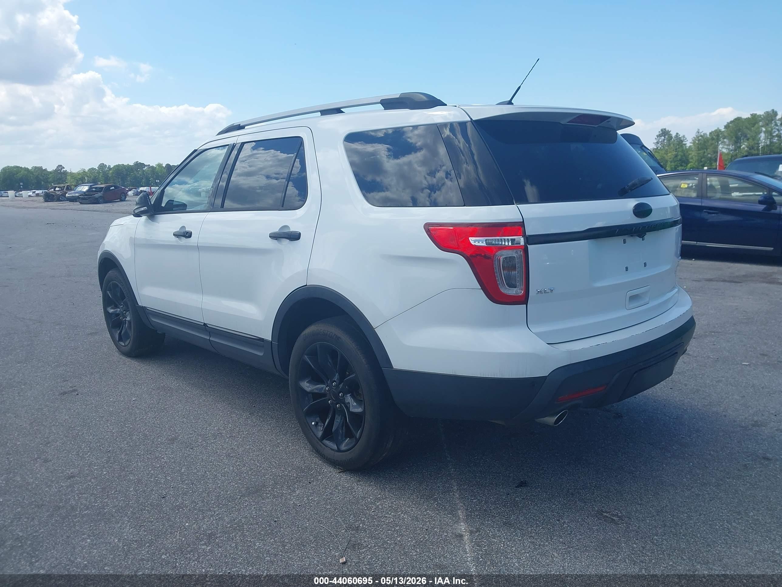FORD EXPLORER image 3